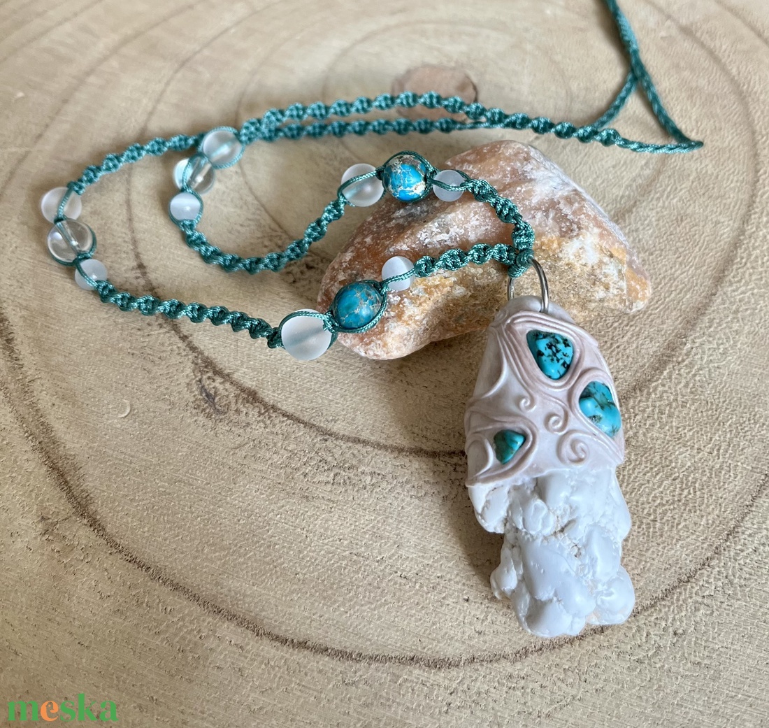 Nyers MAGNEZIT medál TÜRKINITTEL kirakva - ékszer - nyaklánc - medálos nyaklánc - Meska.hu