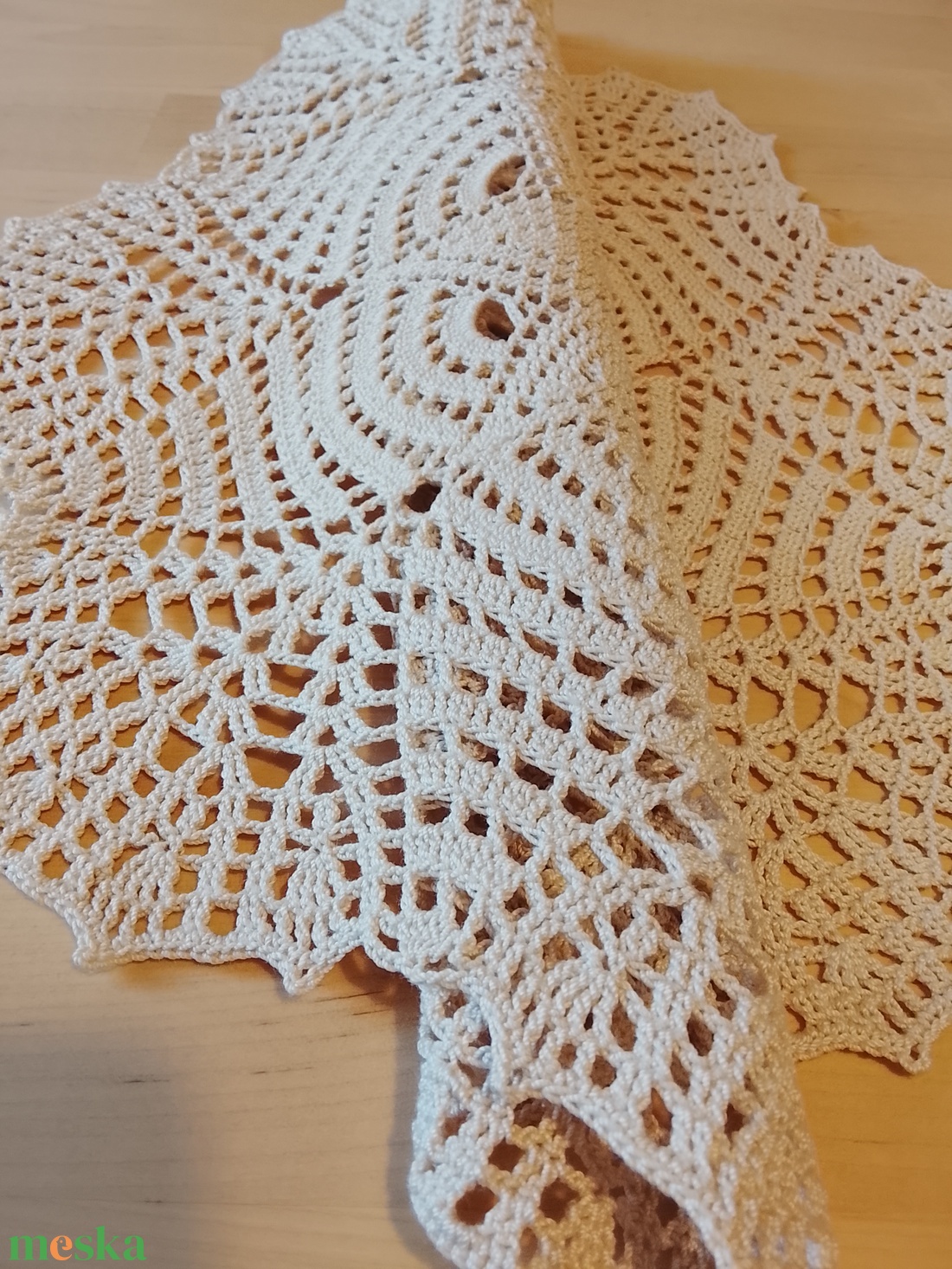 Horgolt terítő bézs - otthon & életmód - lakástextil - abrosz, terítő - díszterítő polcra, komódra - Meska.hu