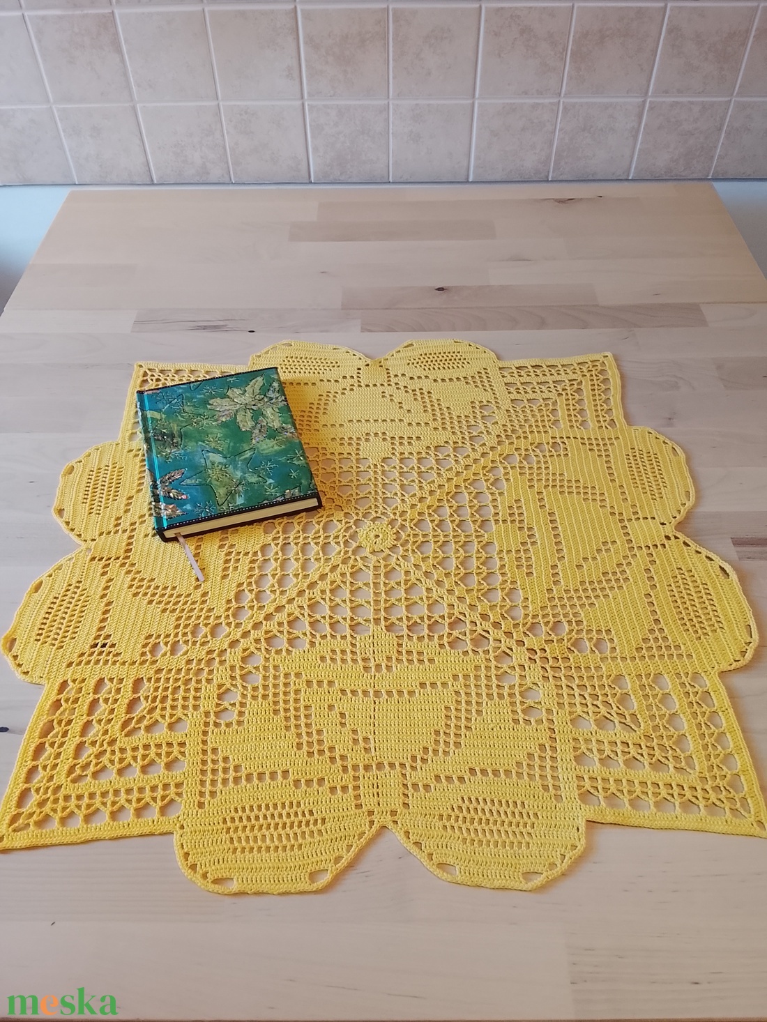 Horgolt harangos kar�csonyi terítő - otthon & életmód - lakástextil - abrosz, terítő - díszterítő polcra, komódra - Meska.hu