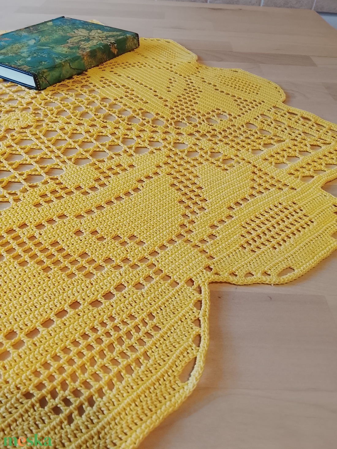 Horgolt harangos kar�csonyi terítő - otthon & életmód - lakástextil - abrosz, terítő - díszterítő polcra, komódra - Meska.hu