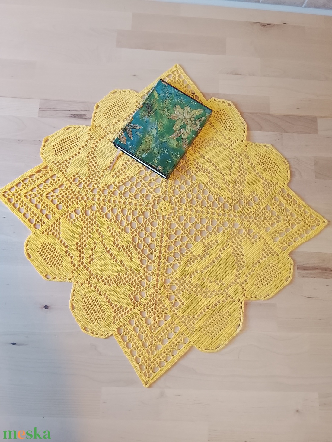 Horgolt harangos kar�csonyi terítő - otthon & életmód - lakástextil - abrosz, terítő - díszterítő polcra, komódra - Meska.hu