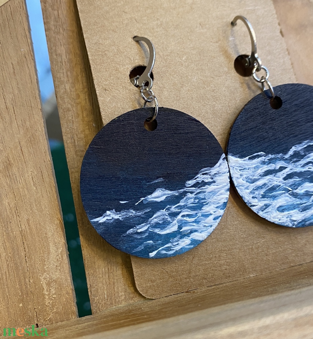 Atlantic - kézzel festett tenger mintás  fa fülbevaló, kerek - ékszer - fülbevaló - lógós kerek fülbevaló - Meska.hu