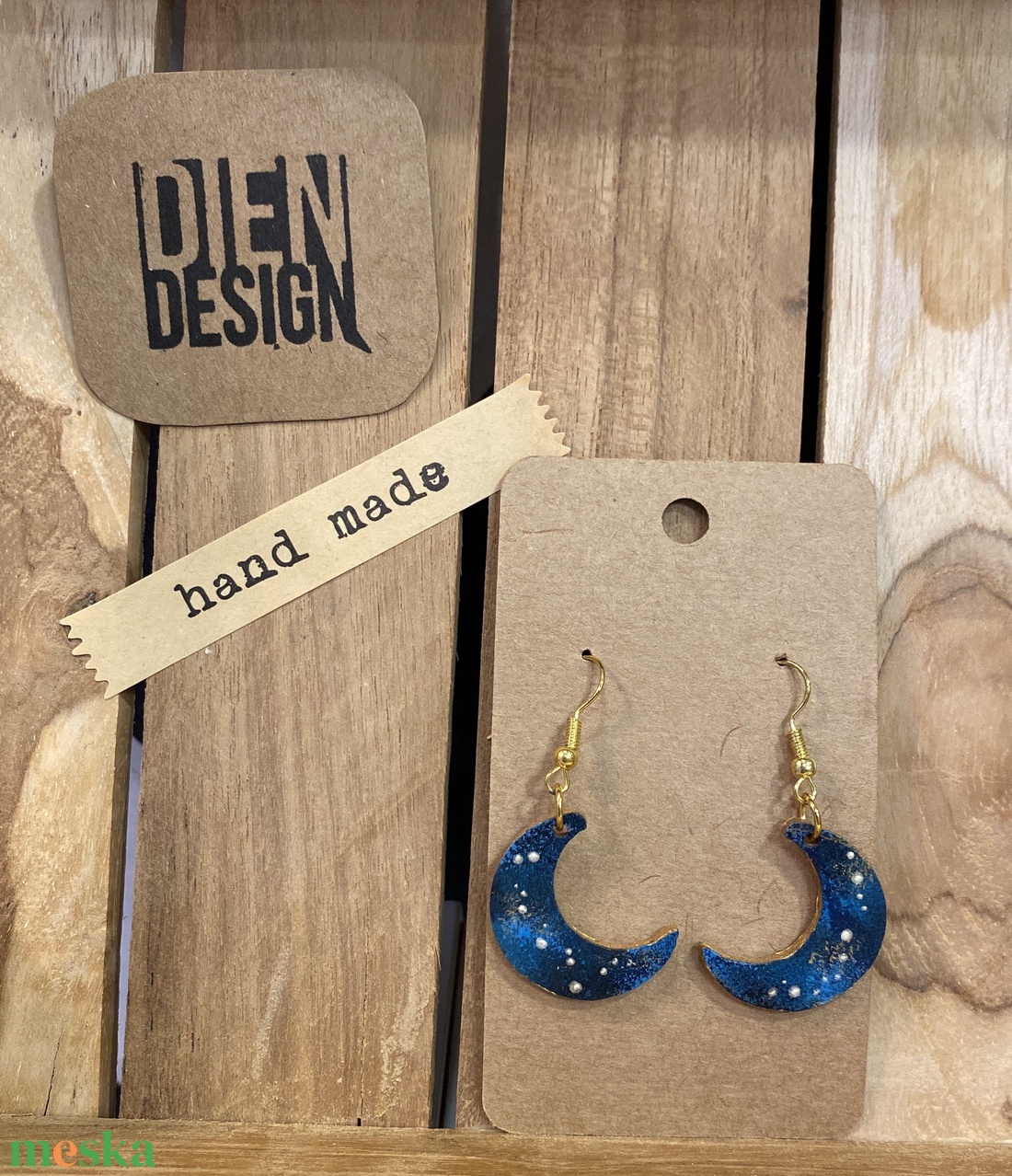 Solaris - kézzel festett fa galaxis fülbevaló, hold alak - ékszer - fülbevaló - lógó fülbevaló - Meska.hu