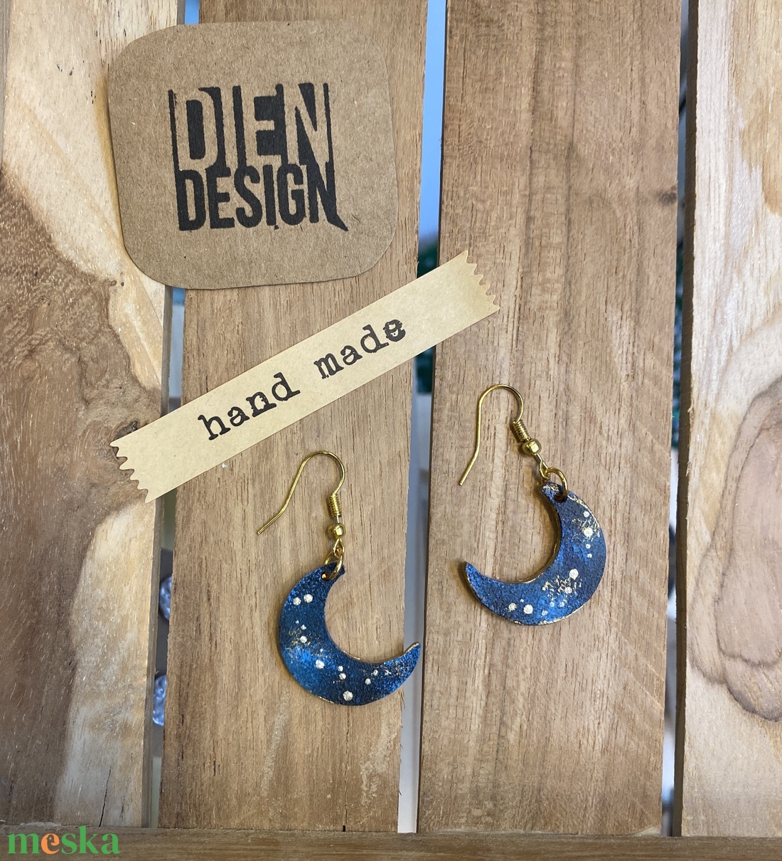 Solaris - kézzel festett fa galaxis fülbevaló, hold alak - ékszer - fülbevaló - lógó fülbevaló - Meska.hu