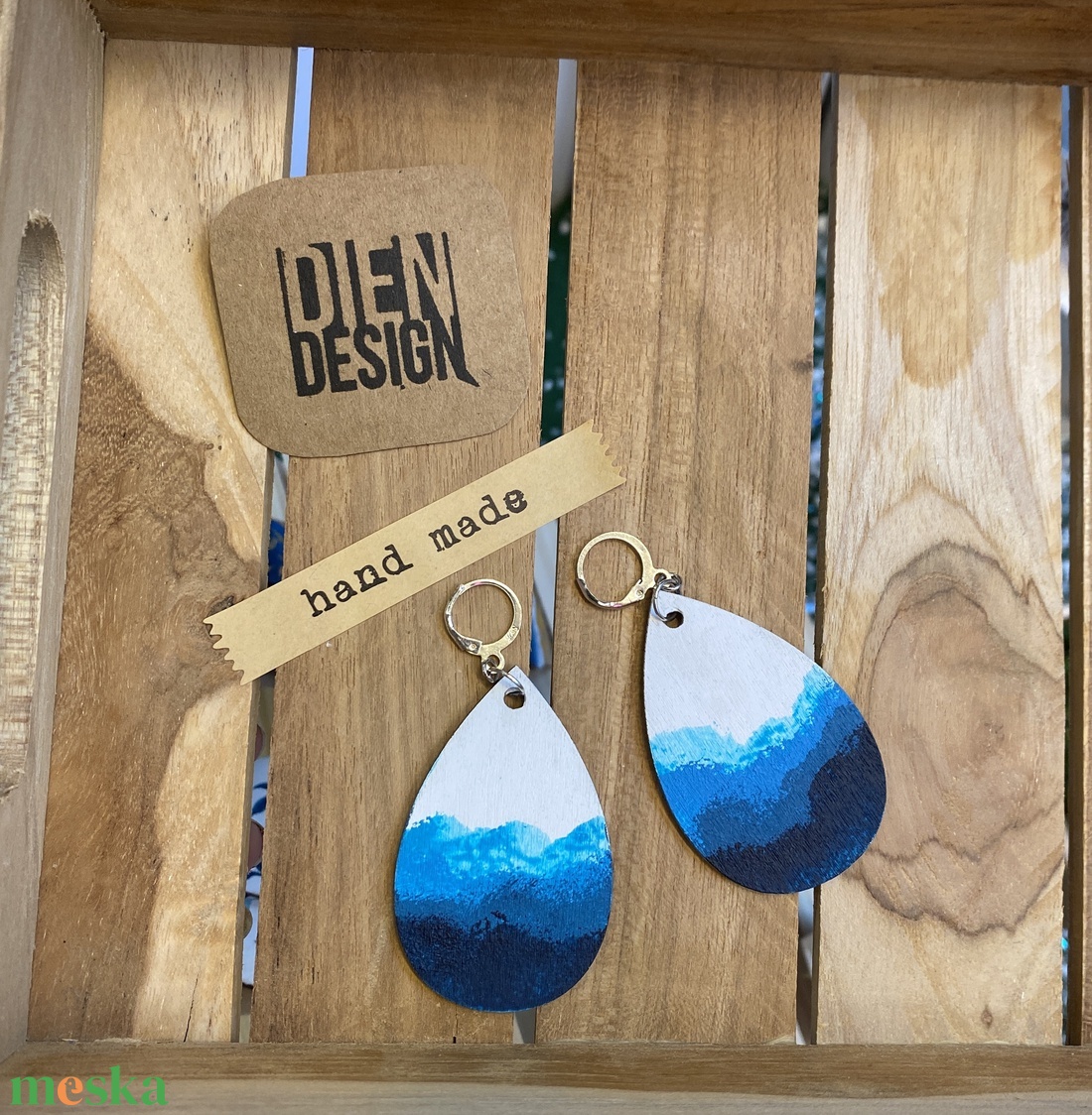 Alpok - kézzel festett  kék fa fülbevaló, csepp alakú, nagy - ékszer - fülbevaló - lógó csepp fülbevaló - Meska.hu