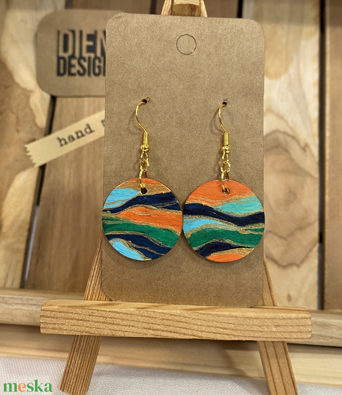 Badacsony - lézzel festett absztrakt színes fa fülbevaló, kerek, kicsi - ékszer - fülbevaló - lógós kerek fülbevaló - Meska.hu
