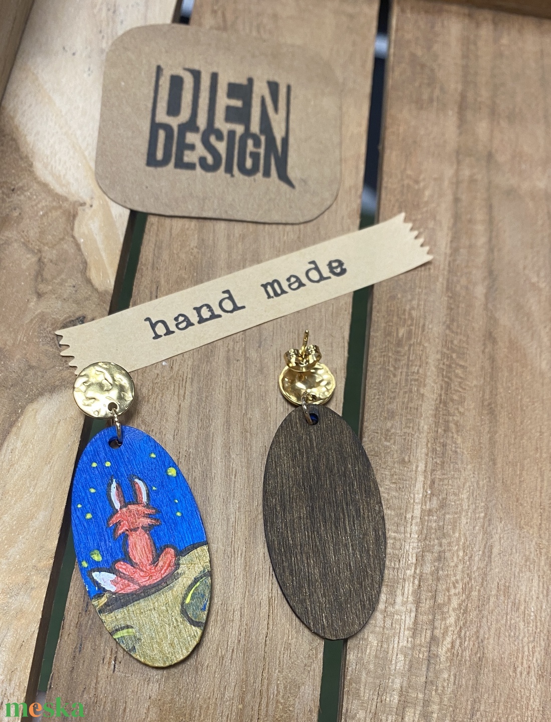 Kis herceg - kézzel festett fa fülbevaló, ovális - ékszer - fülbevaló - lógó fülbevaló - Meska.hu