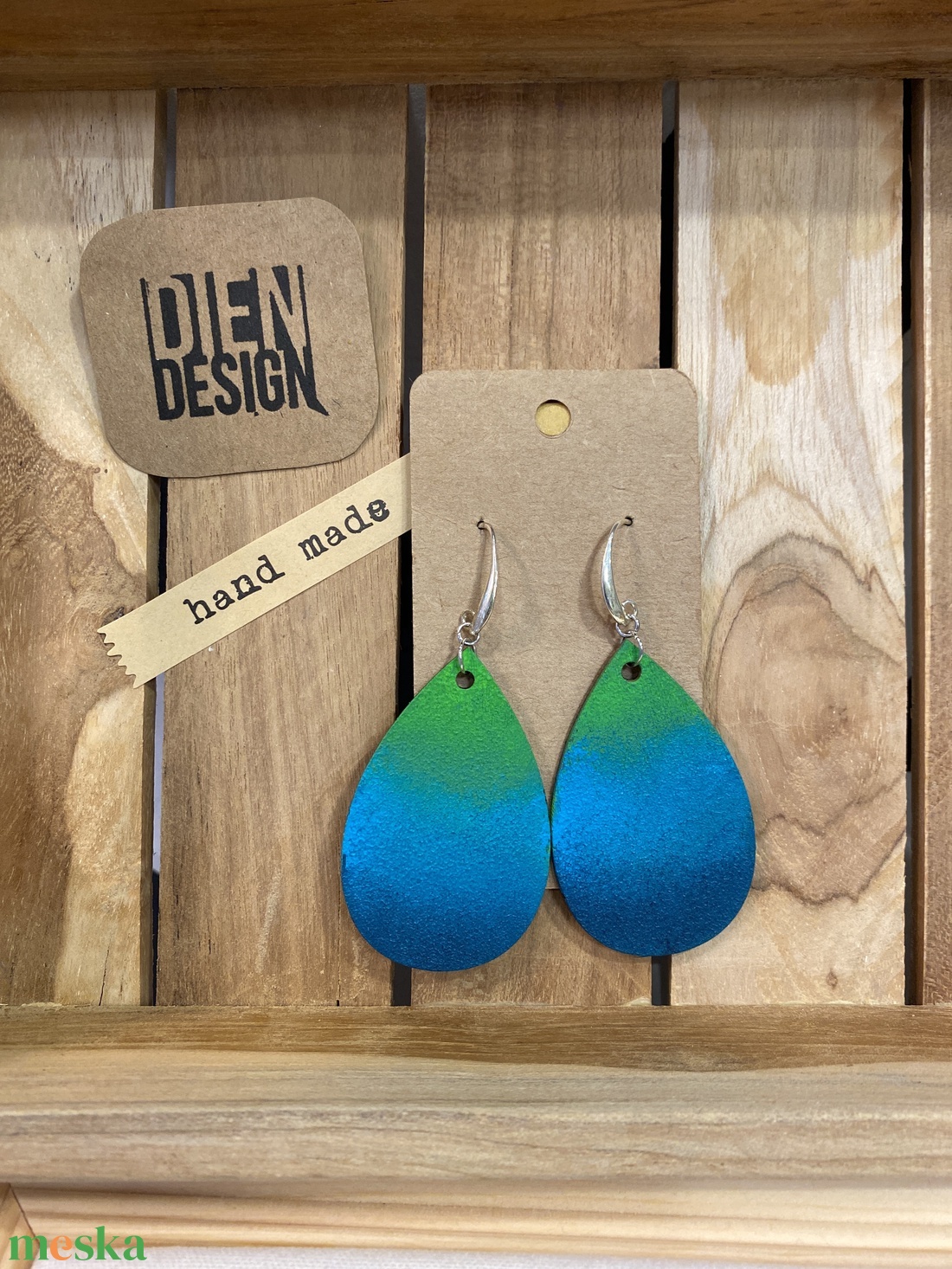 Szaturáció  - színátmenetes, zöld és kék,  festett fa fülbevaló, csepp alakú, nagy - ékszer - fülbevaló - lógó csepp fülbevaló - Meska.hu