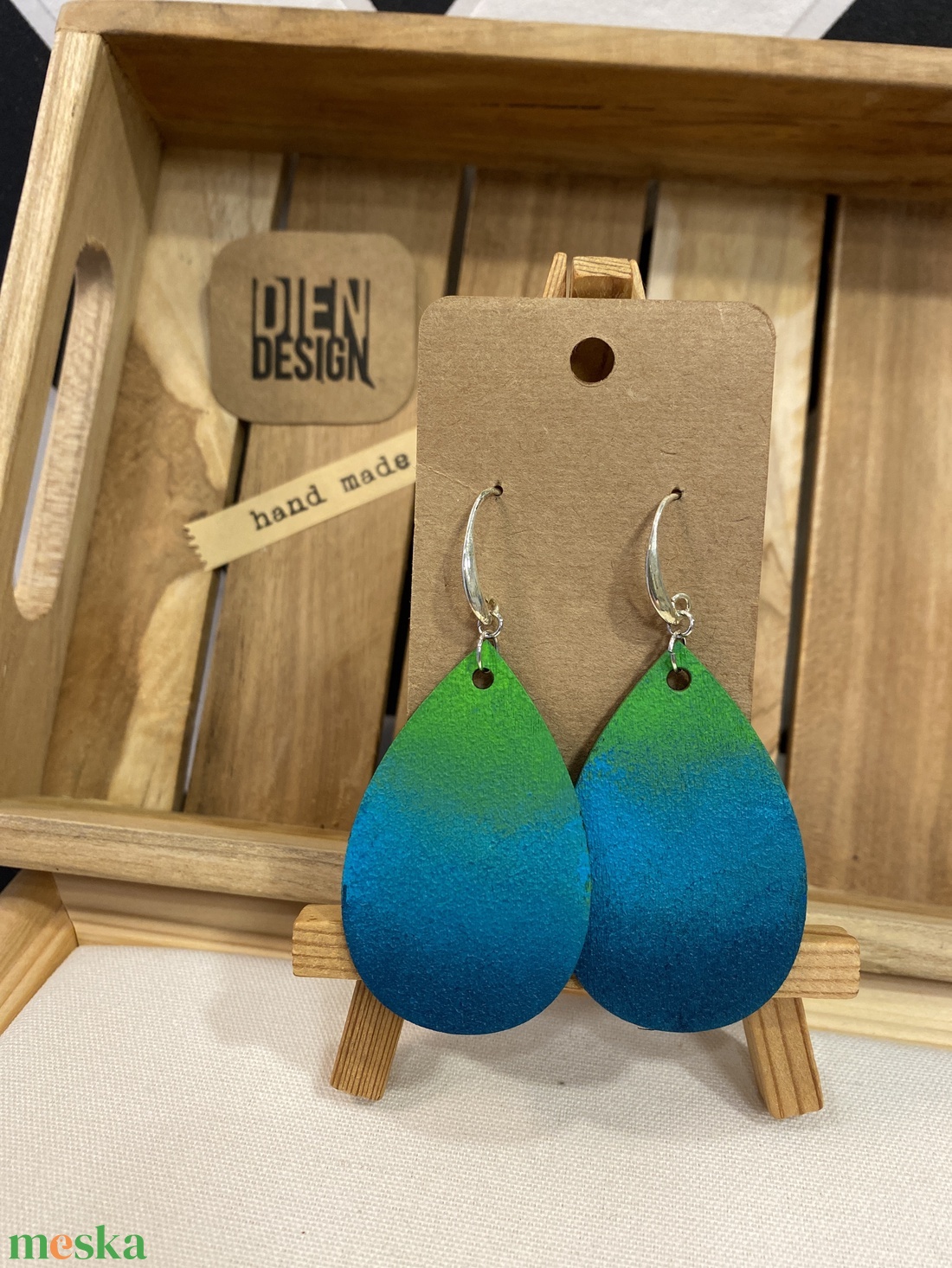 Szaturáció  - színátmenetes, zöld és kék,  festett fa fülbevaló, csepp alakú, nagy - ékszer - fülbevaló - lógó csepp fülbevaló - Meska.hu