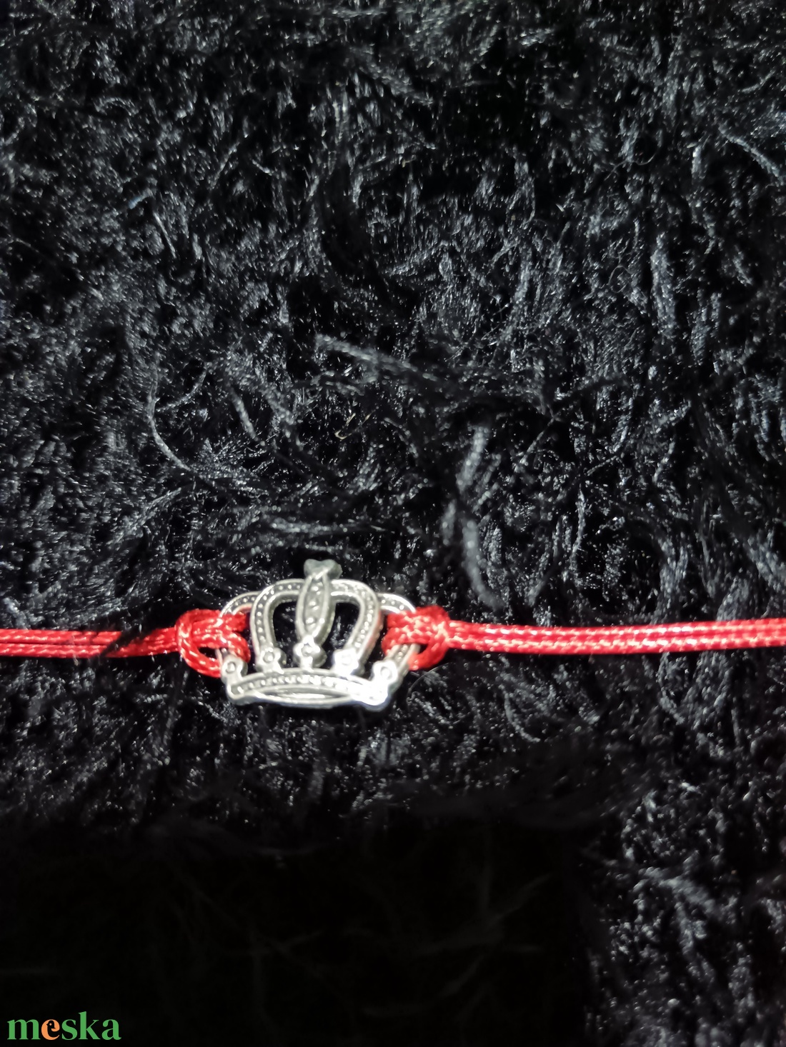 Koronás védelmező karkötő  - ékszer - karkötő - karkötő medállal - Meska.hu