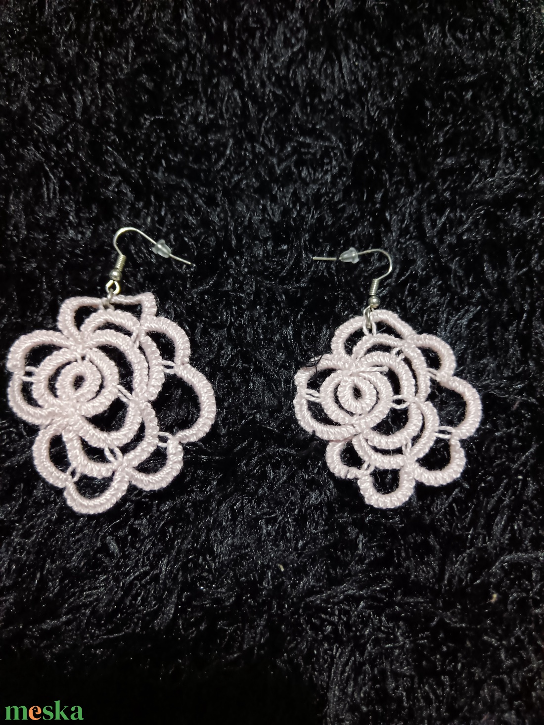 Halvány rózsaszín hajócsipke rózsafülbevaló  - ékszer - fülbevaló - lógó fülbevaló - Meska.hu