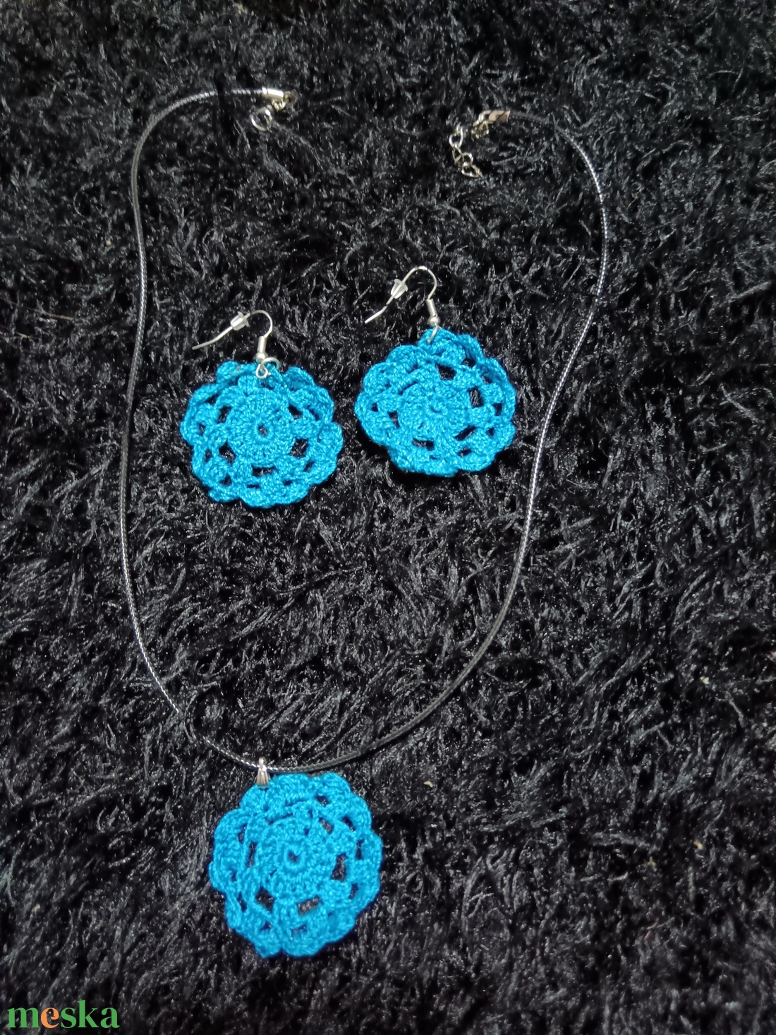 Kék horgolt szett fülbevaló és nyaklánc - ékszer - ékszerszett - Meska.hu