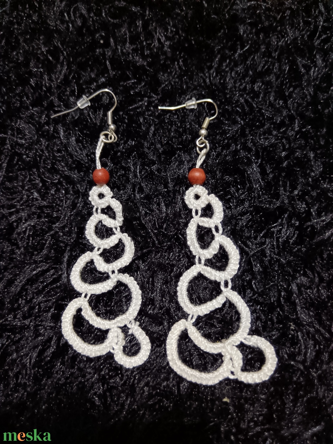 Fehér hajócsipke hosszított fülbevaló  - ékszer - fülbevaló - lógó fülbevaló - Meska.hu
