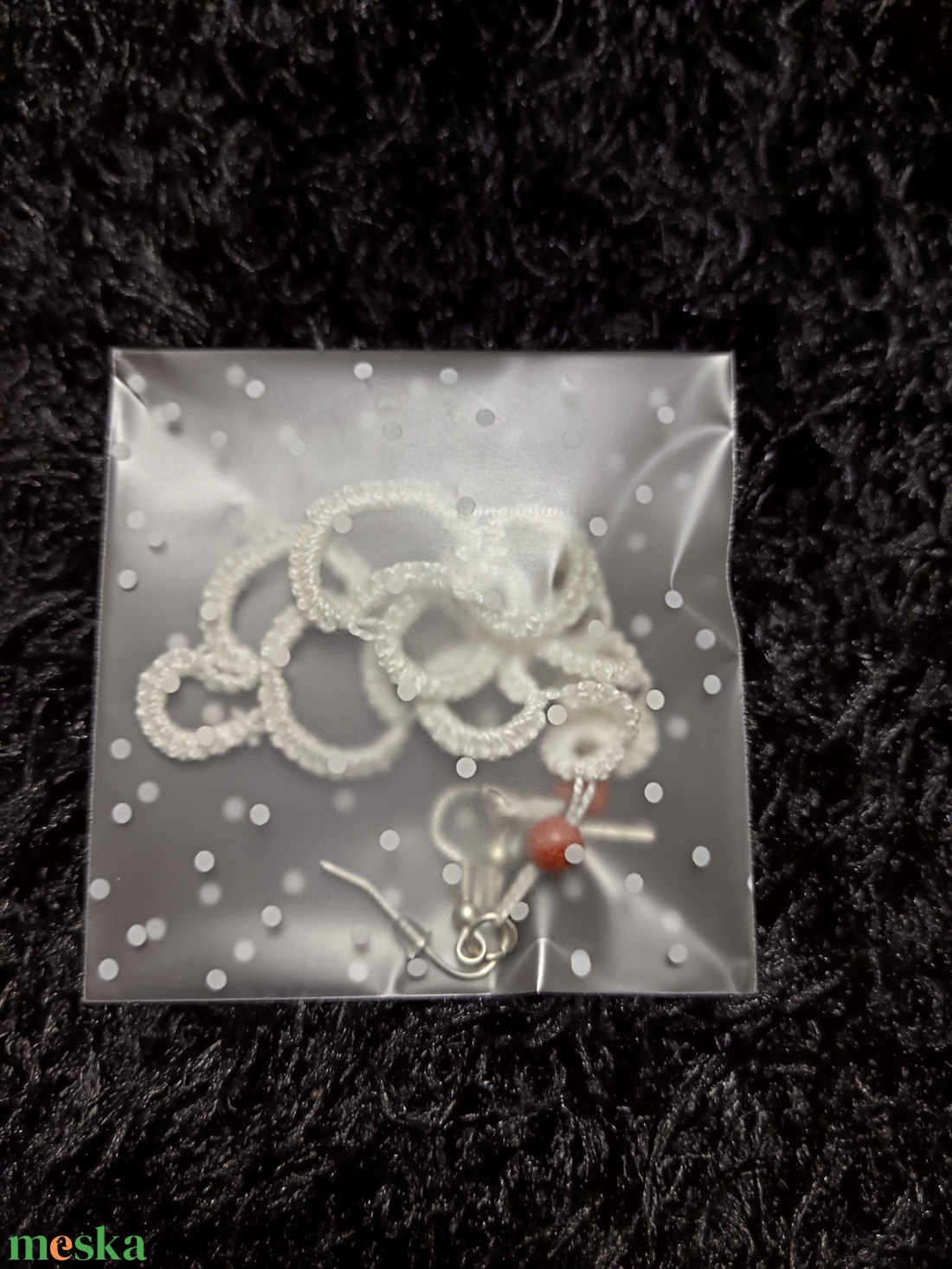 Fehér hajócsipke hosszított fülbevaló  - ékszer - fülbevaló - lógó fülbevaló - Meska.hu