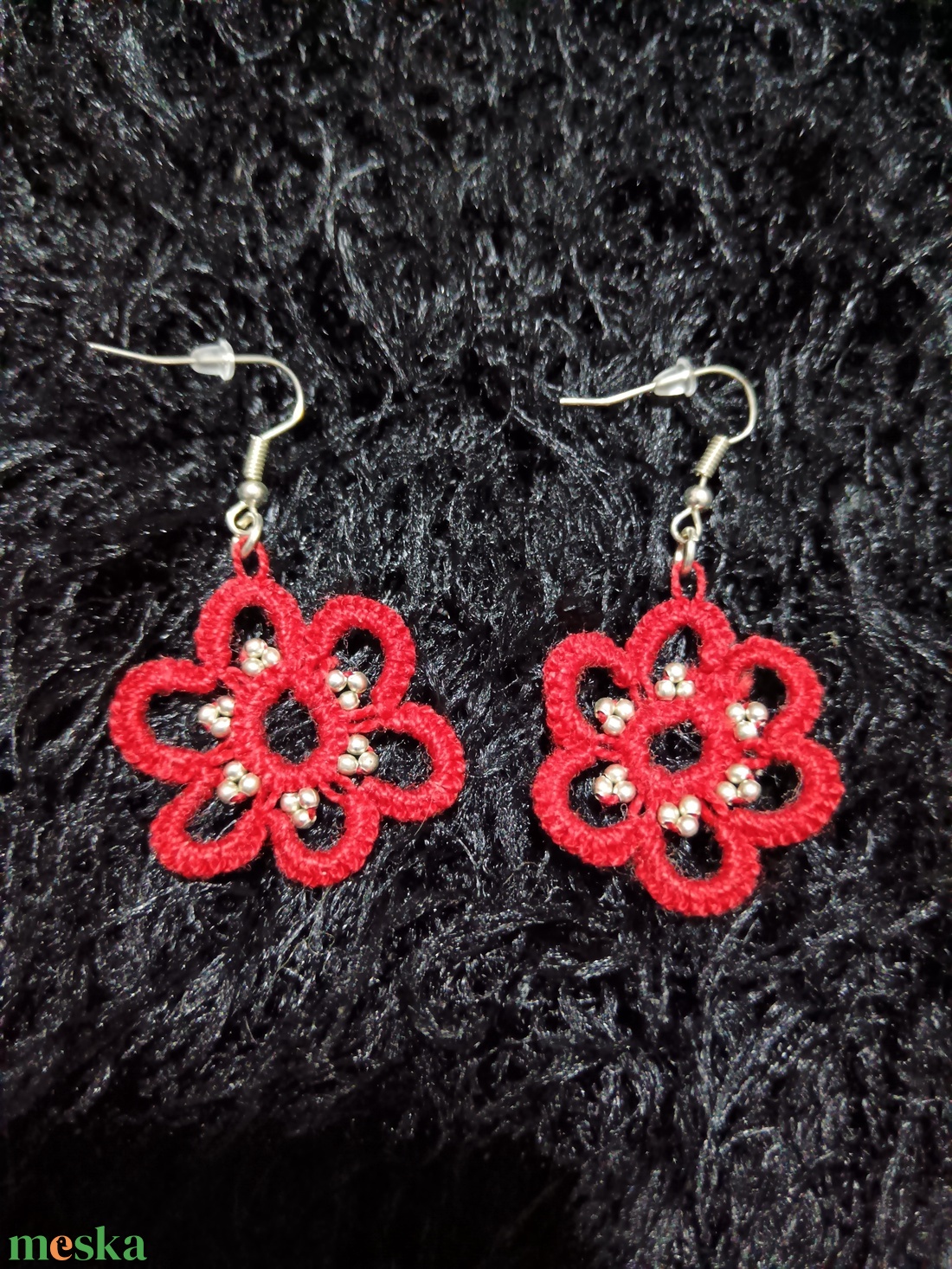 Piros hajócsipke gyöngyös virágos fülbevaló  - ékszer - fülbevaló - lógó fülbevaló - Meska.hu