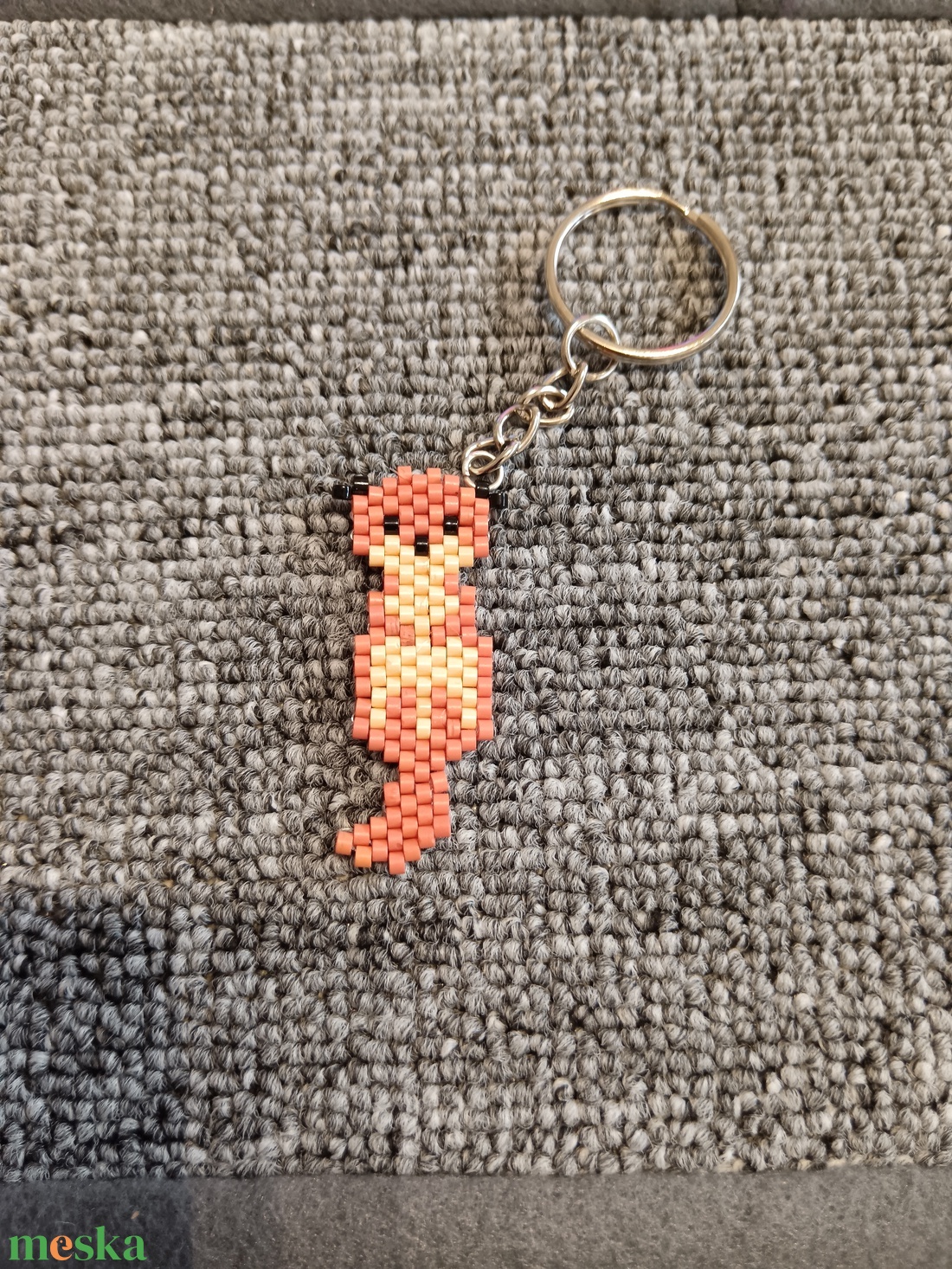 Vidra gyöngy kulcstartó  - táska & tok - kulcstartó & táskadísz - kulcstartó - Meska.hu