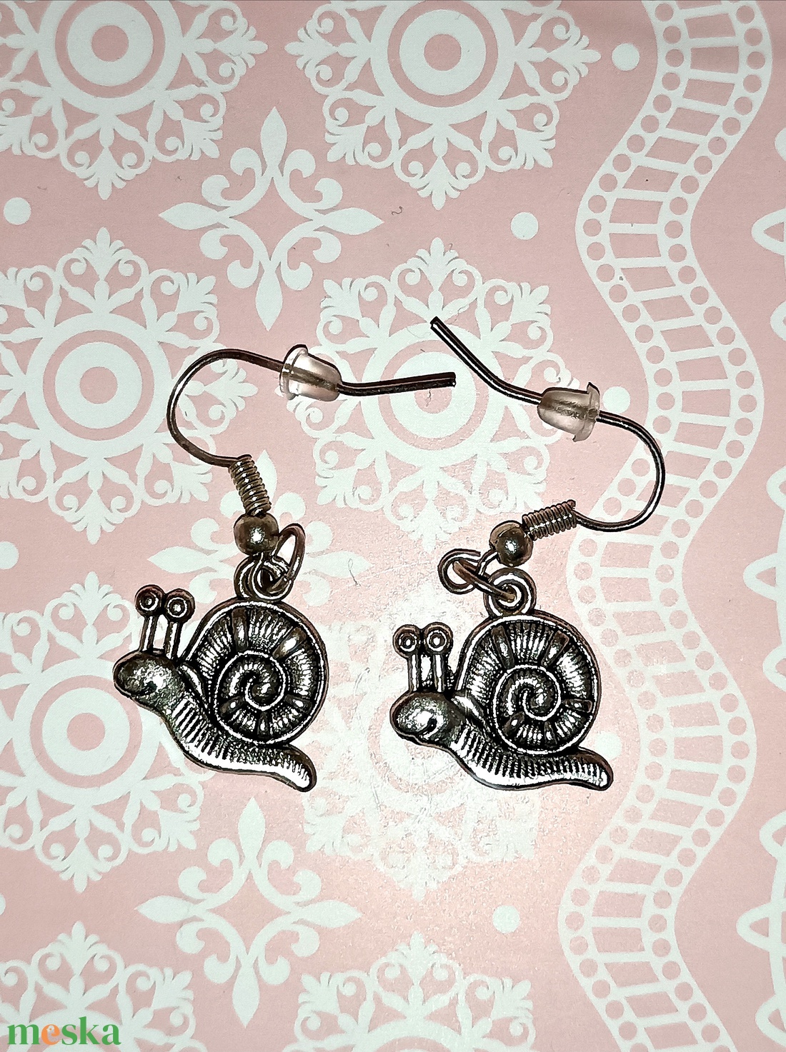 Cuki csiga fülbevaló � lassítás és apró örömök - ékszer - fülbevaló - lógó fülbevaló - Meska.hu