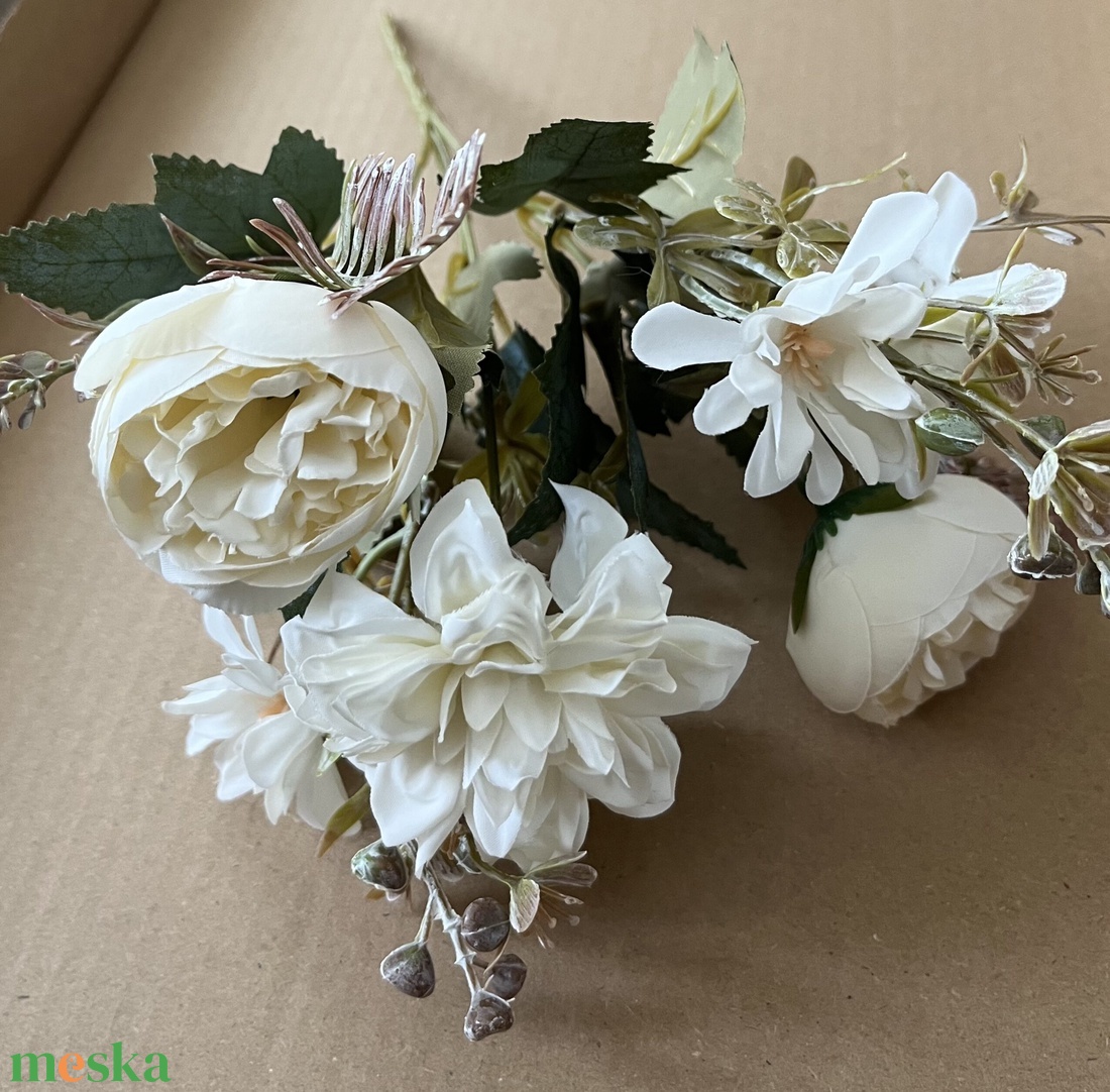Bazsarózsa, dália csokor fehér - otthon & életmód - dekoráció - virágdekoráció - virágok - virágcsokor - Meska.hu