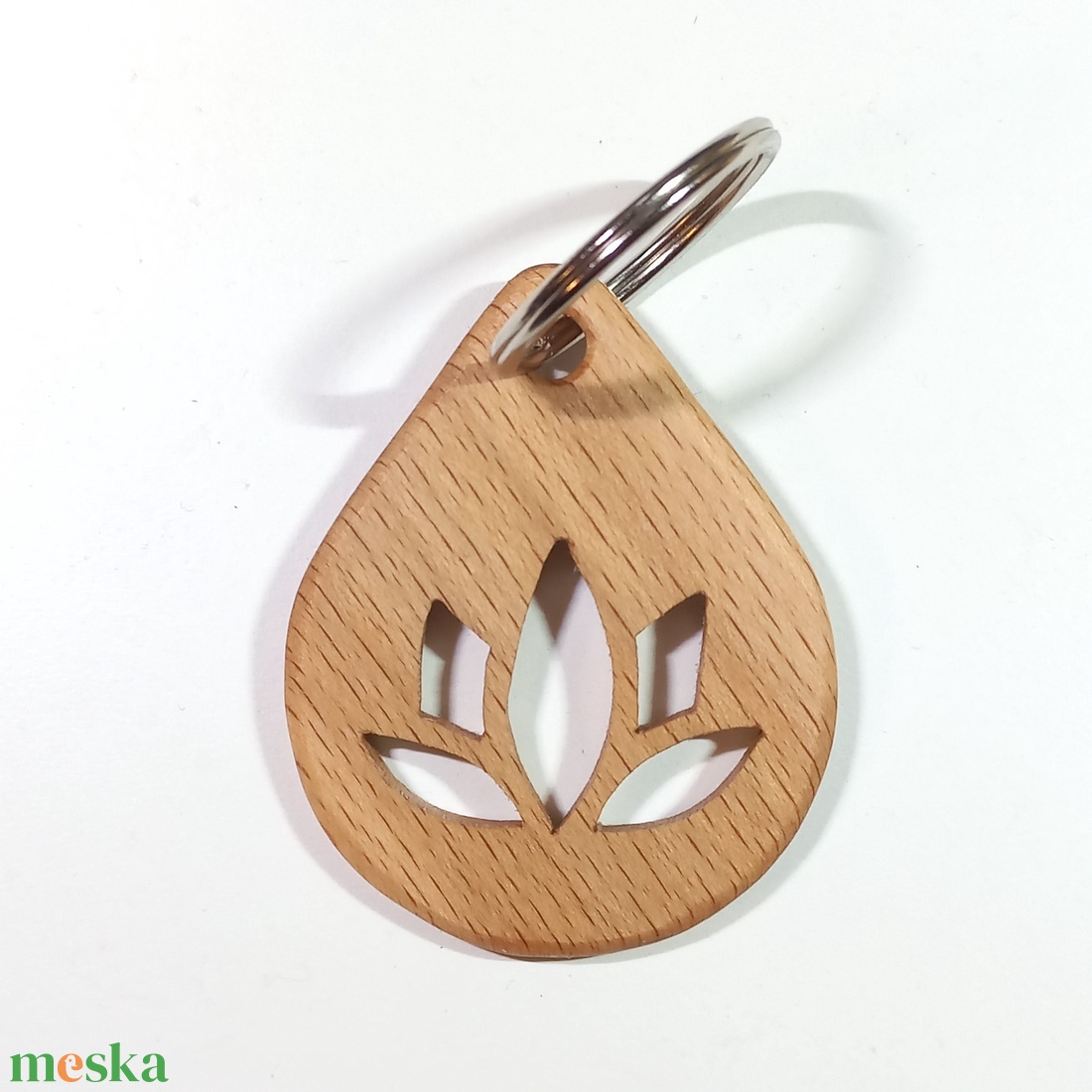 Lótusz virág mintájú fa kulcstartó - táska & tok - kulcstartó & táskadísz - kulcstartó - Meska.hu