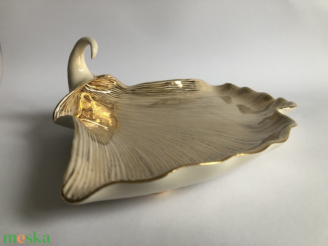 Arany csíkos ginkgo leveles tál - otthon & életmód - konyhafelszerelés, tálalás - tálalás - kínálótál - Meska.hu