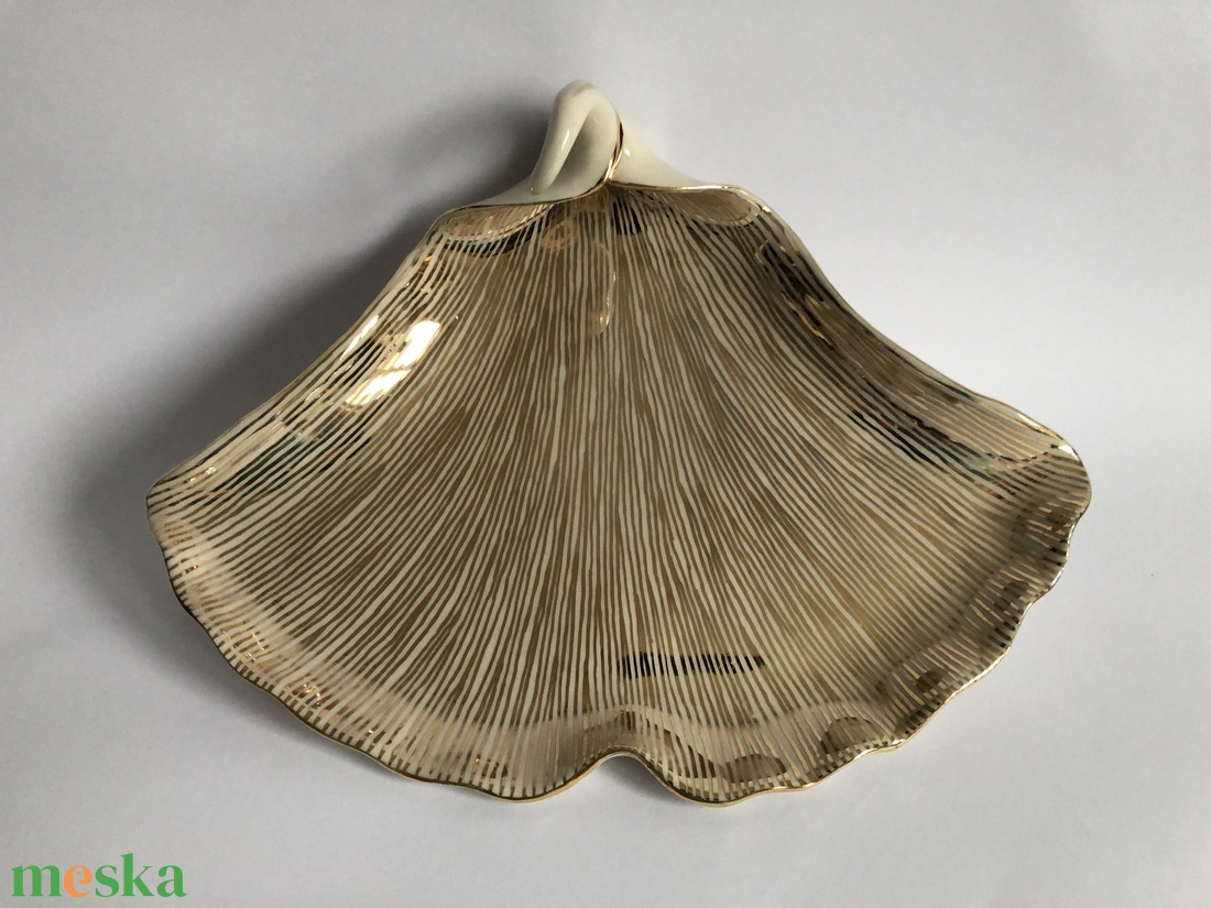 Arany csíkos ginkgo leveles tál - otthon & életmód - konyhafelszerelés, tálalás - tálalás - kínálótál - Meska.hu