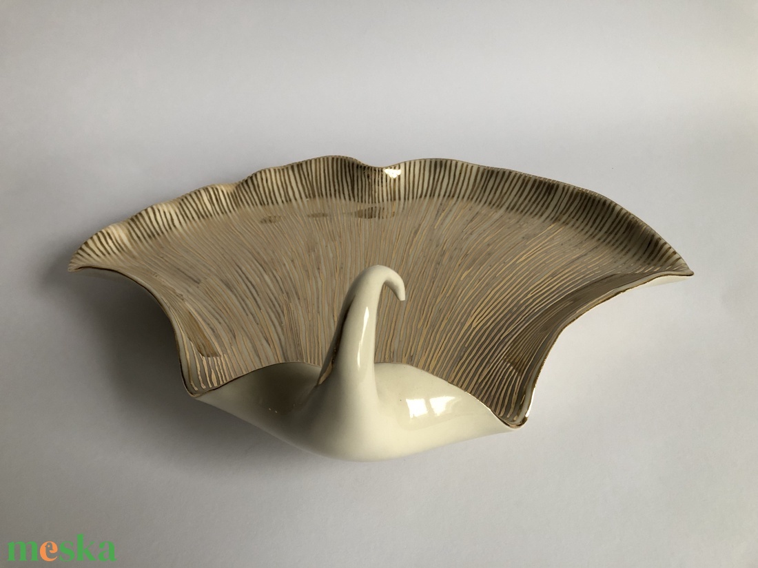 Arany csíkos ginkgo leveles tál - otthon & életmód - konyhafelszerelés, tálalás - tálalás - kínálótál - Meska.hu