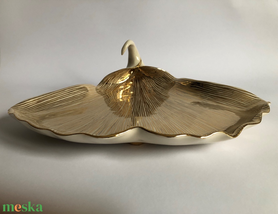 Arany csíkos ginkgo leveles tál - otthon & életmód - konyhafelszerelés, tálalás - tálalás - kínálótál - Meska.hu