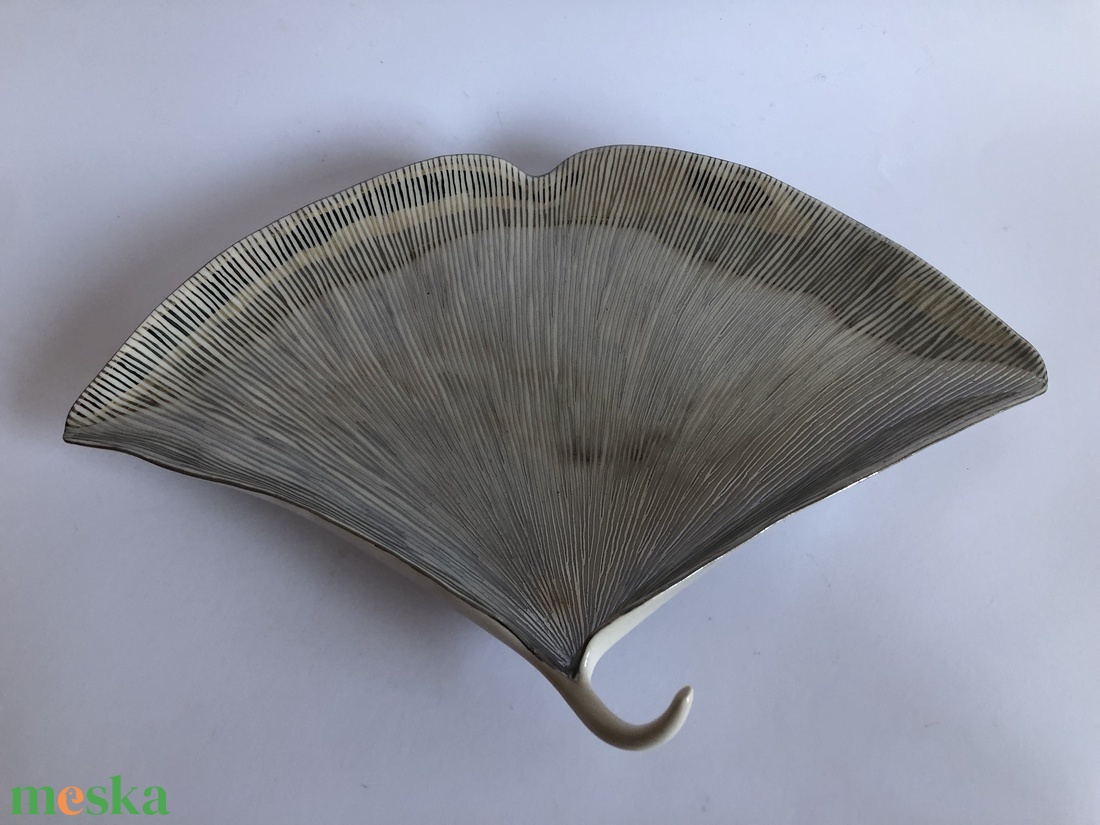 Platina csíkos ginkgo leveles tál - otthon & életmód - konyhafelszerelés, tálalás - tálalás - kínálótál - Meska.hu Platina csíkos ginkgo leveles tál - otthon & életmód - konyhafelszerelés, tálalás - tálalás - kínálótál - Meska.hu