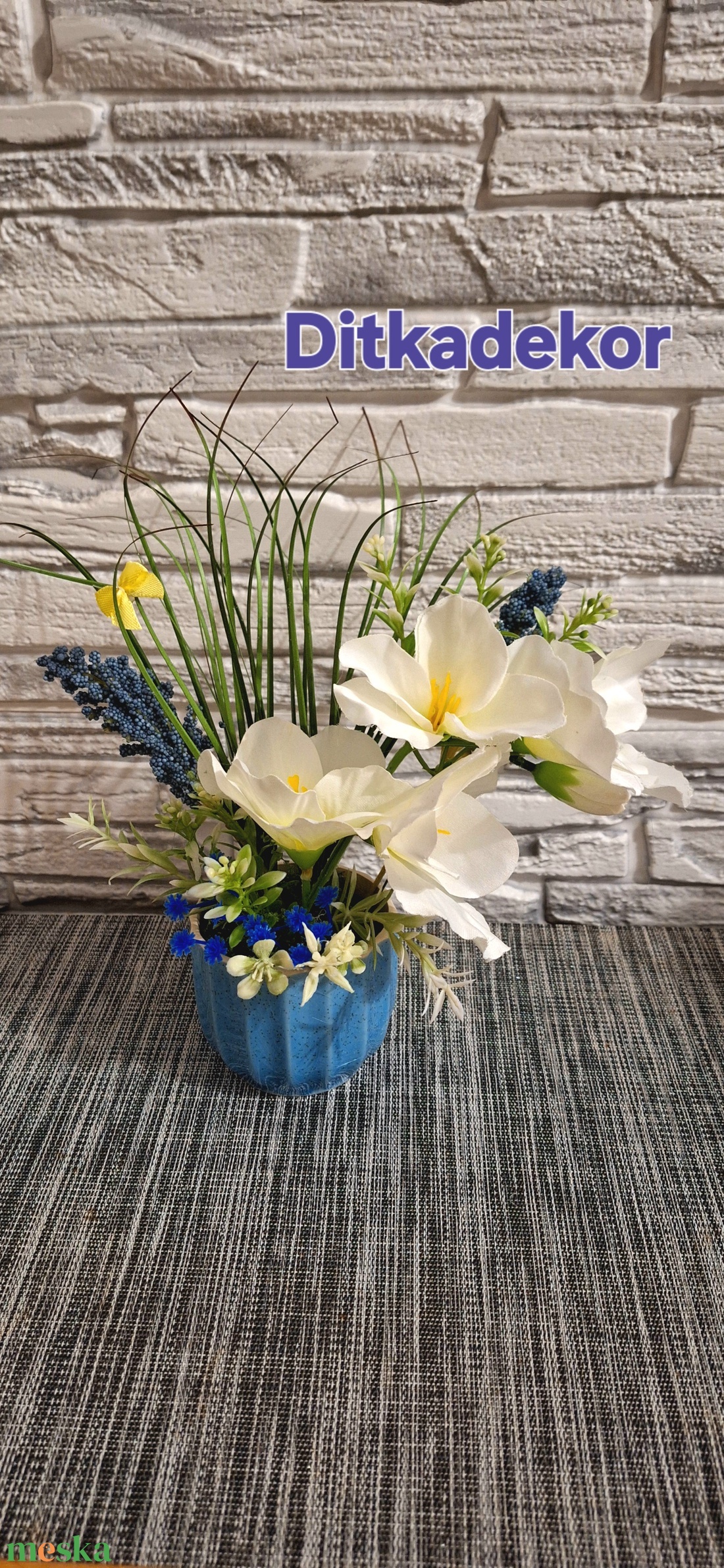 Frézia szerelem kék kaspóban - otthon & életmód - virágdekoráció - virágdíszek - asztali virágdísz - Meska.hu