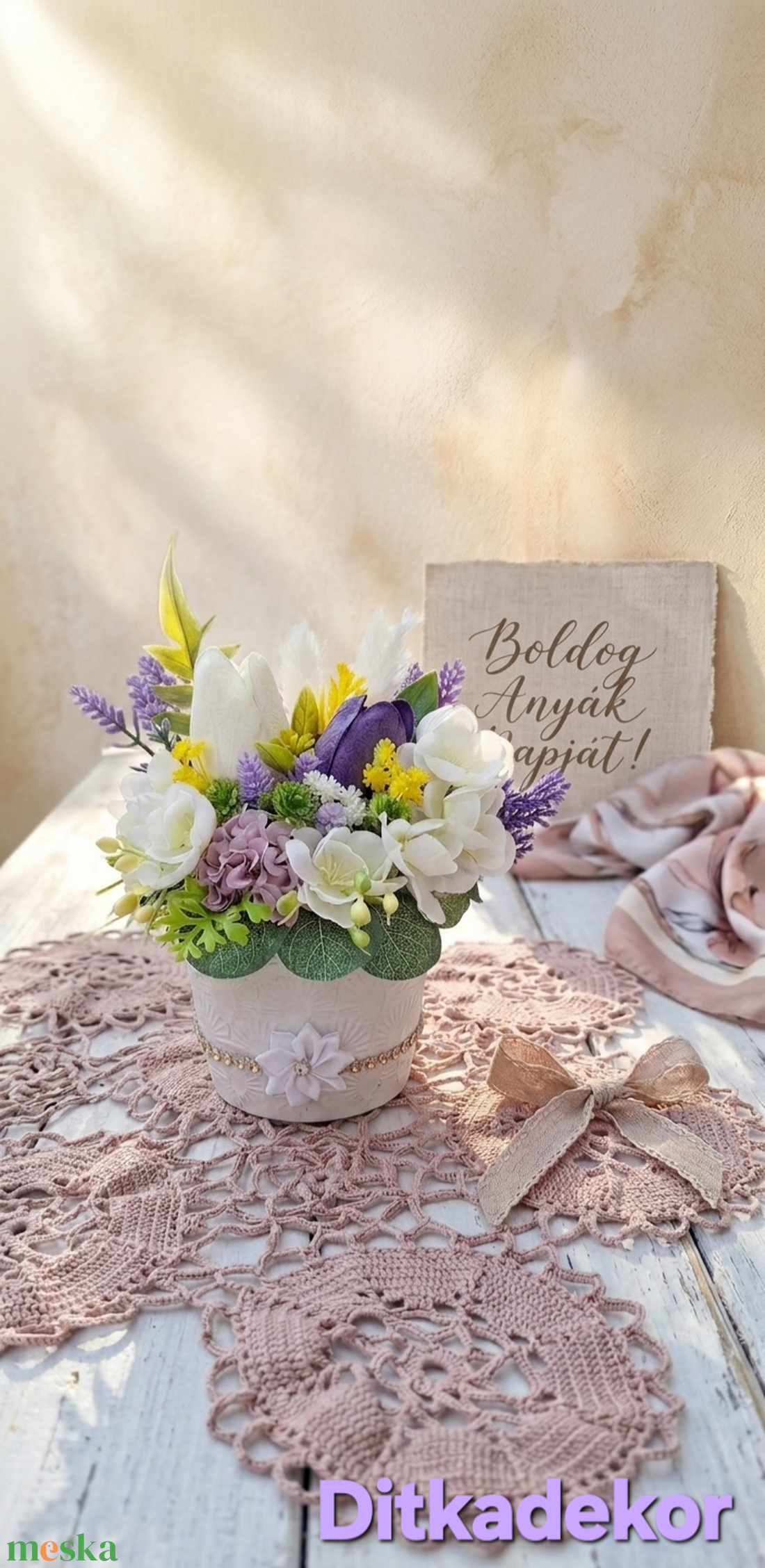 Elegáns Anyáknapi asztaldísz lila és fehér tulipánokkal(20cm magas) - otthon & életmód - virágdekoráció - virágdíszek - asztali virágdísz - Meska.hu