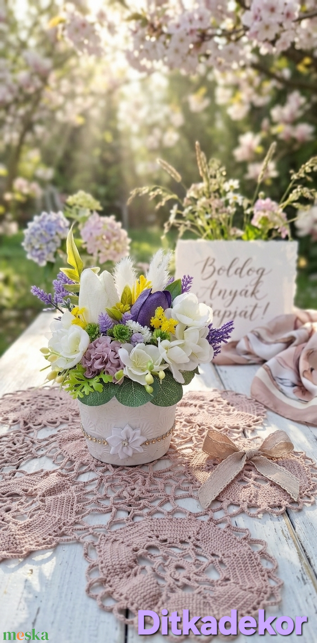 Elegáns Anyáknapi asztaldísz lila és fehér tulipánokkal(20cm magas) - otthon & életmód - virágdekoráció - virágdíszek - asztali virágdísz - Meska.hu