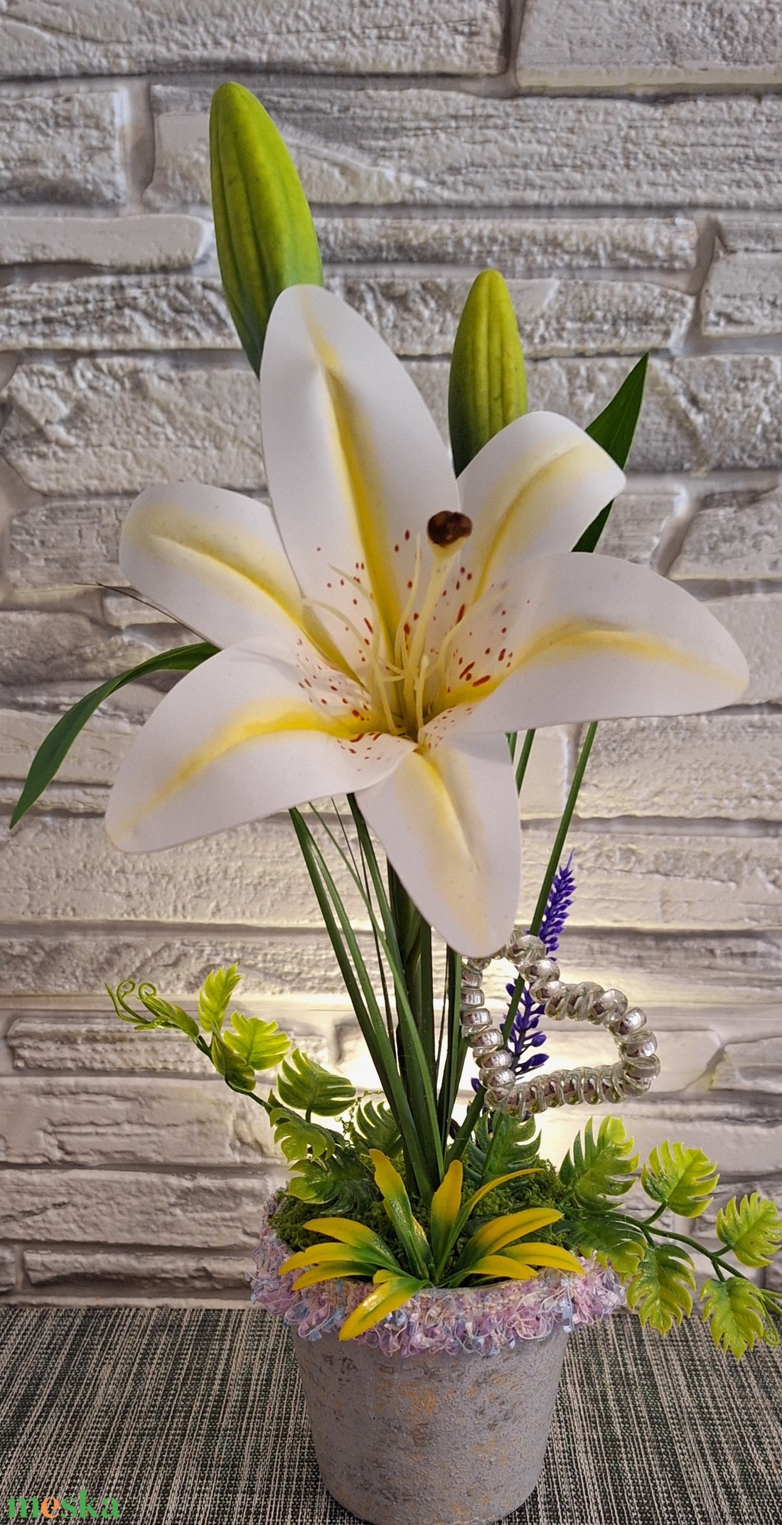 Anyák napi Tiszta szeretet � Elegáns fehér liliom asztaldísz Anyák napjára(25cm magas) - otthon & életmód - virágdekoráció - virágdíszek - virágdísz kaspóban - Meska.hu