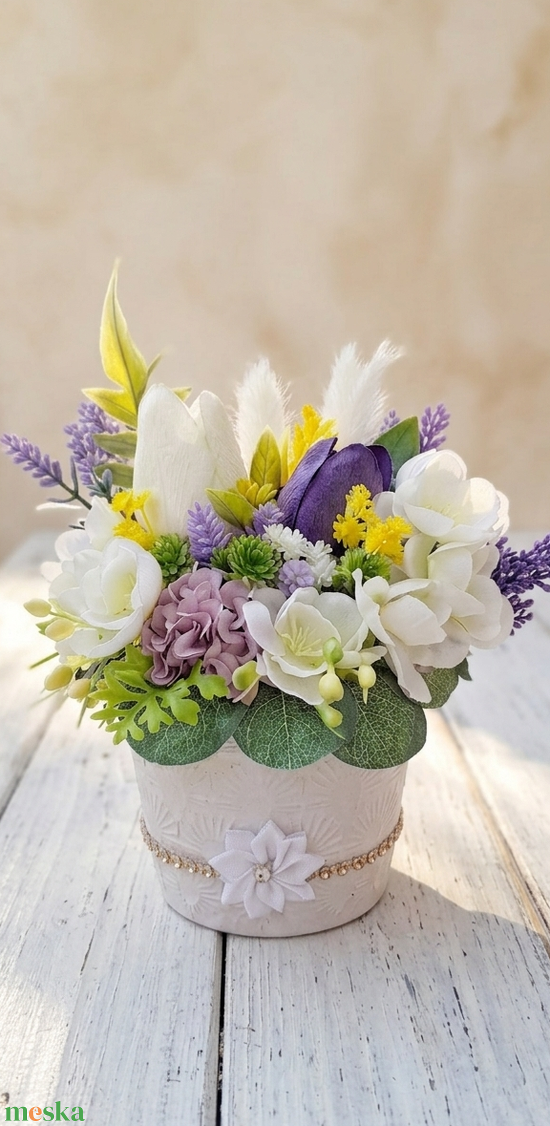 Elegáns tulipános tavaszi asztaldísz � Lila-fehér élethű virágkompozíció(15cm magas) - otthon & életmód - virágdekoráció - virágdíszek - asztali virágdísz - Meska.hu
