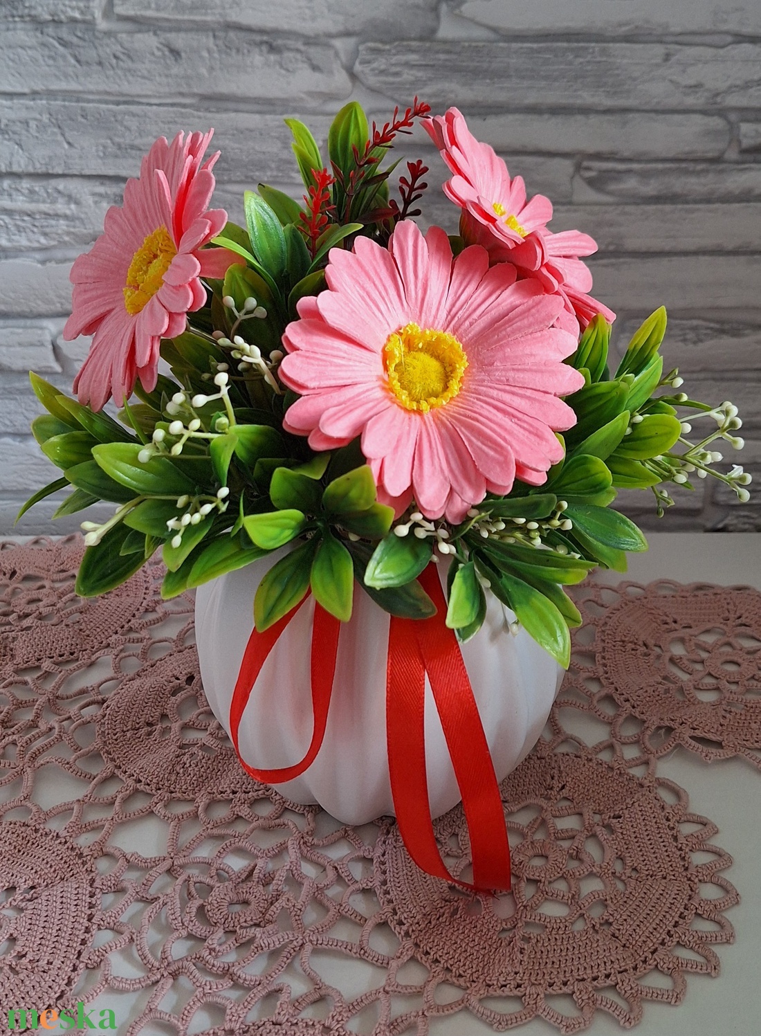 Vidám rózsaszín gerbera asztali dísz � Kézműves otthondekoráció - otthon & életmód - dekoráció - asztal és polc dekoráció - asztaldísz - Meska.hu