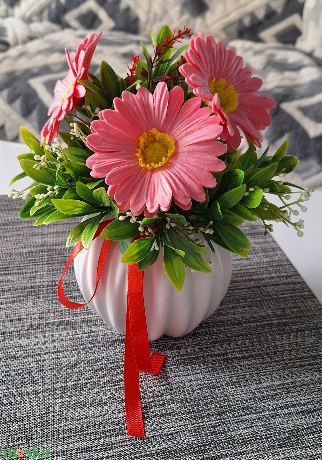 Vidám rózsaszín gerbera asztali dísz � Kézműves otthondekoráció - otthon & életmód - dekoráció - asztal és polc dekoráció - asztaldísz - Meska.hu