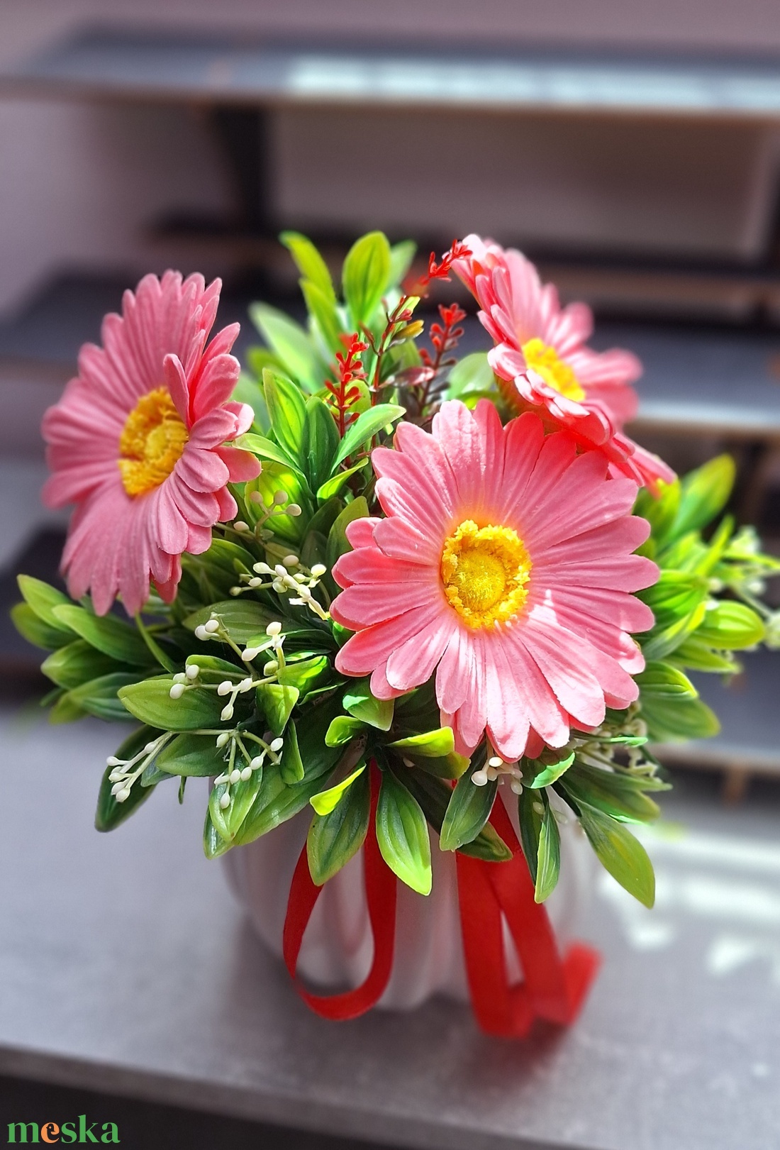 Vidám rózsaszín gerbera asztali dísz � Kézműves otthondekoráció - otthon & életmód - dekoráció - asztal és polc dekoráció - asztaldísz - Meska.hu