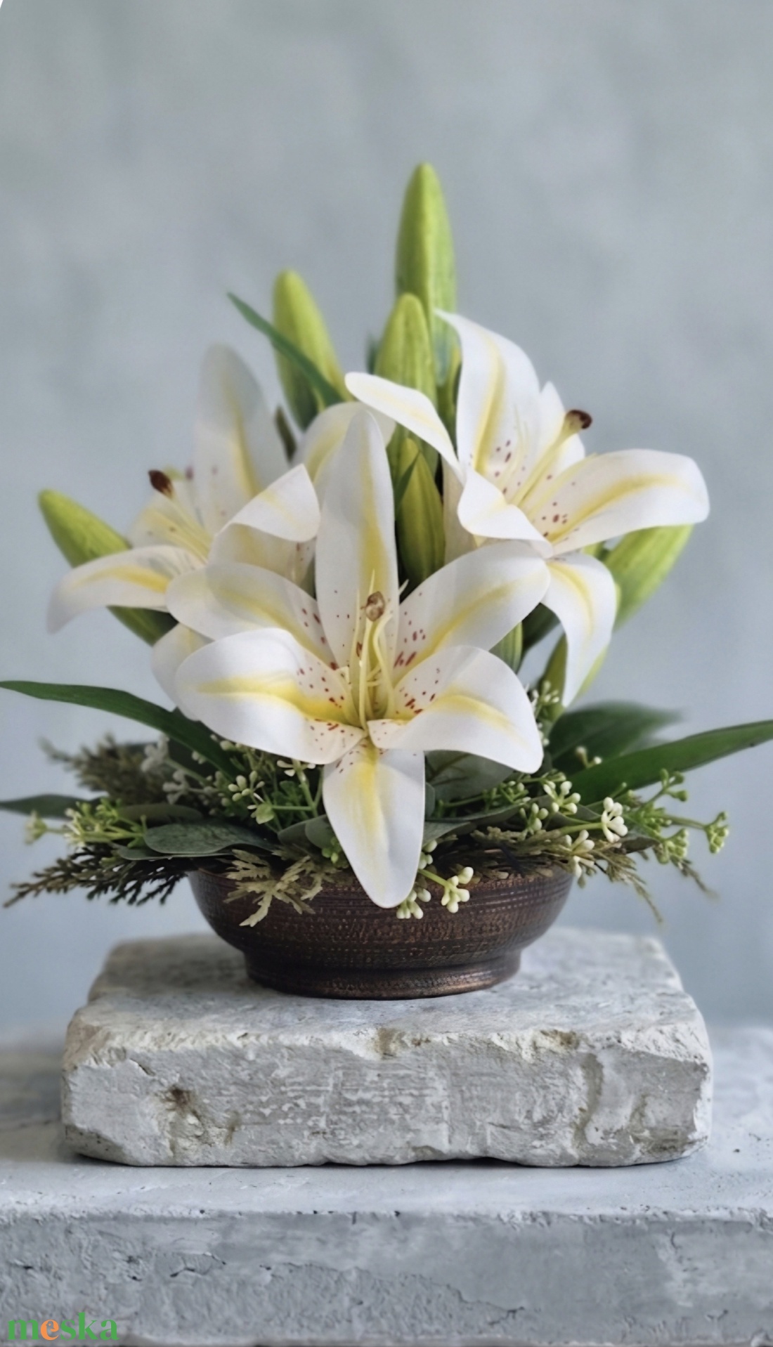 Elegáns liliom asztali dísz, antikolt kaspóban � Egyedi kézműves dekoráció(28cm magas 25cm széles) - otthon & életmód - dekoráció - asztal és polc dekoráció - asztaldísz - Meska.hu