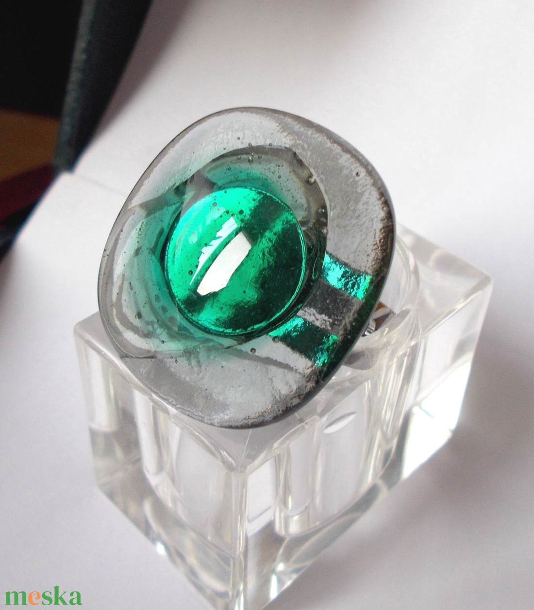 Szürkében smaragd gyűrű, ajándék nőknek  karácsonyra, névnapra, születésnapra. - ékszer - gyűrű - statement gyűrű - Meska.hu