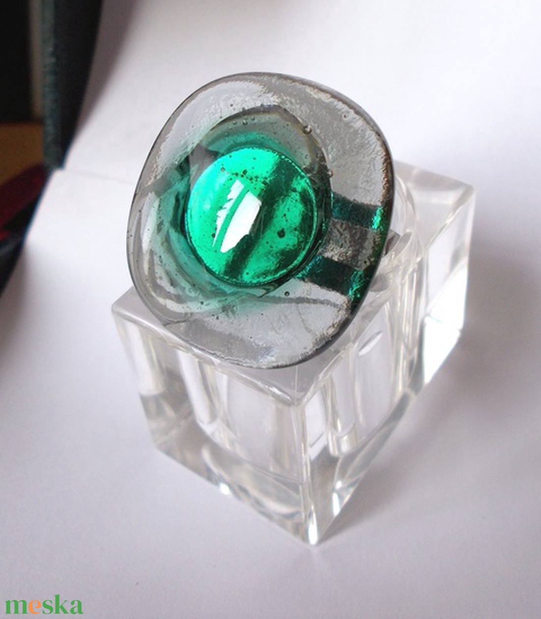 Szürkében smaragd gyűrű, ajándék nőknek  karácsonyra, névnapra, születésnapra. - ékszer - gyűrű - statement gyűrű - Meska.hu