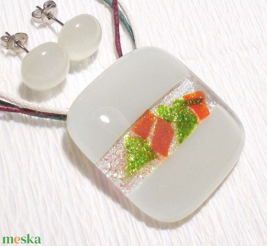 Homok színű-mintás dichroic medál és fülbevaló, ajándék nőknek névnapra, születésnapra, karácsonyra. - ékszer - ékszerszett - Meska.hu