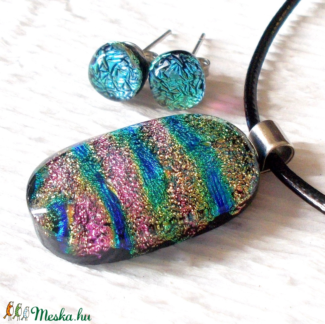 Szivárványos dichroic medál és fülbevaló, szalagavató bálra, névnapra, születésnapra. - - Meska.hu Szivárványos dichroic medál és fülbevaló, szalagavató bálra, névnapra, születésnapra. - - Meska.hu