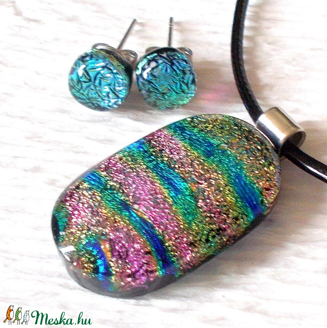 Szivárványos dichroic medál és fülbevaló, szalagavató bálra, névnapra, születésnapra. - - Meska.hu Szivárványos dichroic medál és fülbevaló, szalagavató bálra, névnapra, születésnapra. - - Meska.hu