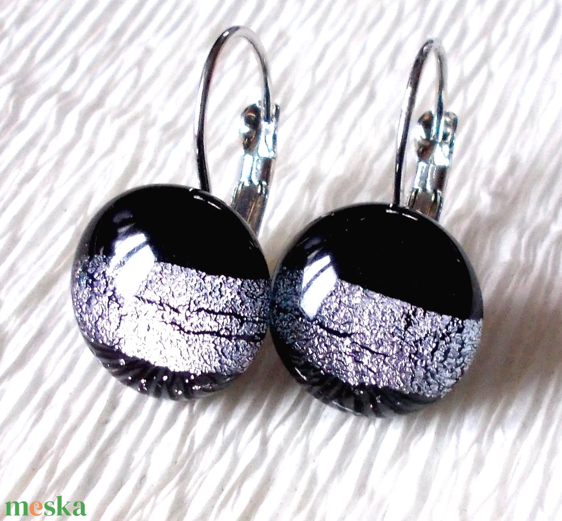 Fekete-ezüst szalagos  kapcsos fülbevaló, ajándék nőknek névnapra, születésnapra.  - ékszer - fülbevaló - lógós kerek fülbevaló - Meska.hu