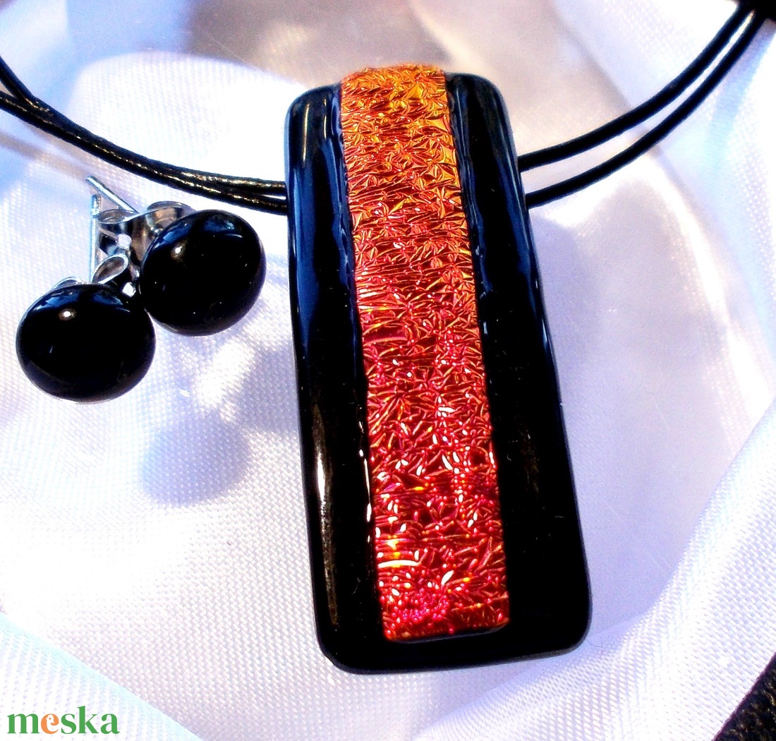 Vörös és fekete dichroic ékszerszett, ajándék Valentin napra, névnapra, születésnapra. - ékszer - ékszerszett - Meska.hu Vörös és fekete dichroic ékszerszett, ajándék Valentin napra, névnapra, születésnapra. - ékszer - ékszerszett - Meska.hu
