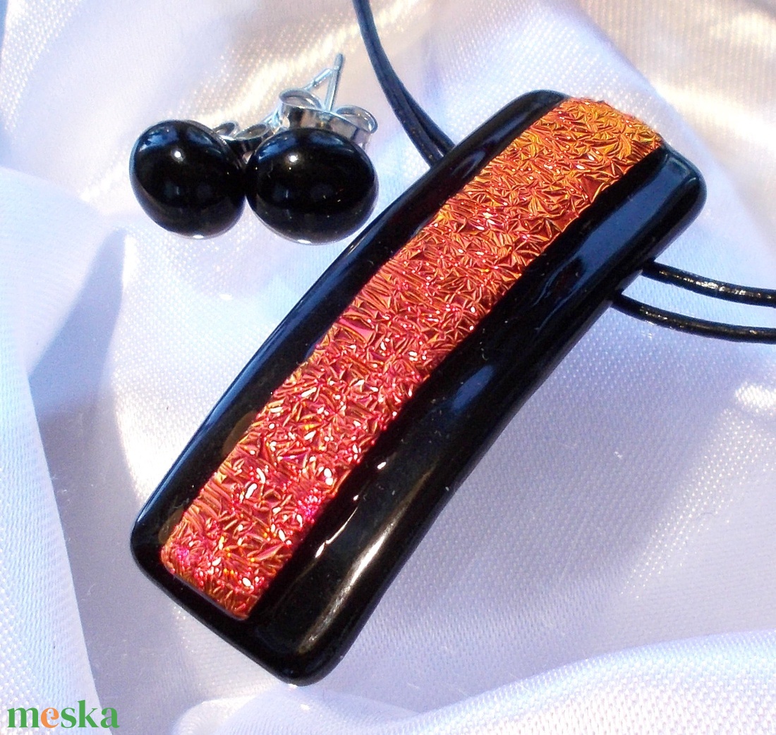 Vörös és fekete dichroic ékszerszett, ajándék Valentin napra, névnapra, születésnapra. - ékszer - ékszerszett - Meska.hu Vörös és fekete dichroic ékszerszett, ajándék Valentin napra, névnapra, születésnapra. - ékszer - ékszerszett - Meska.hu