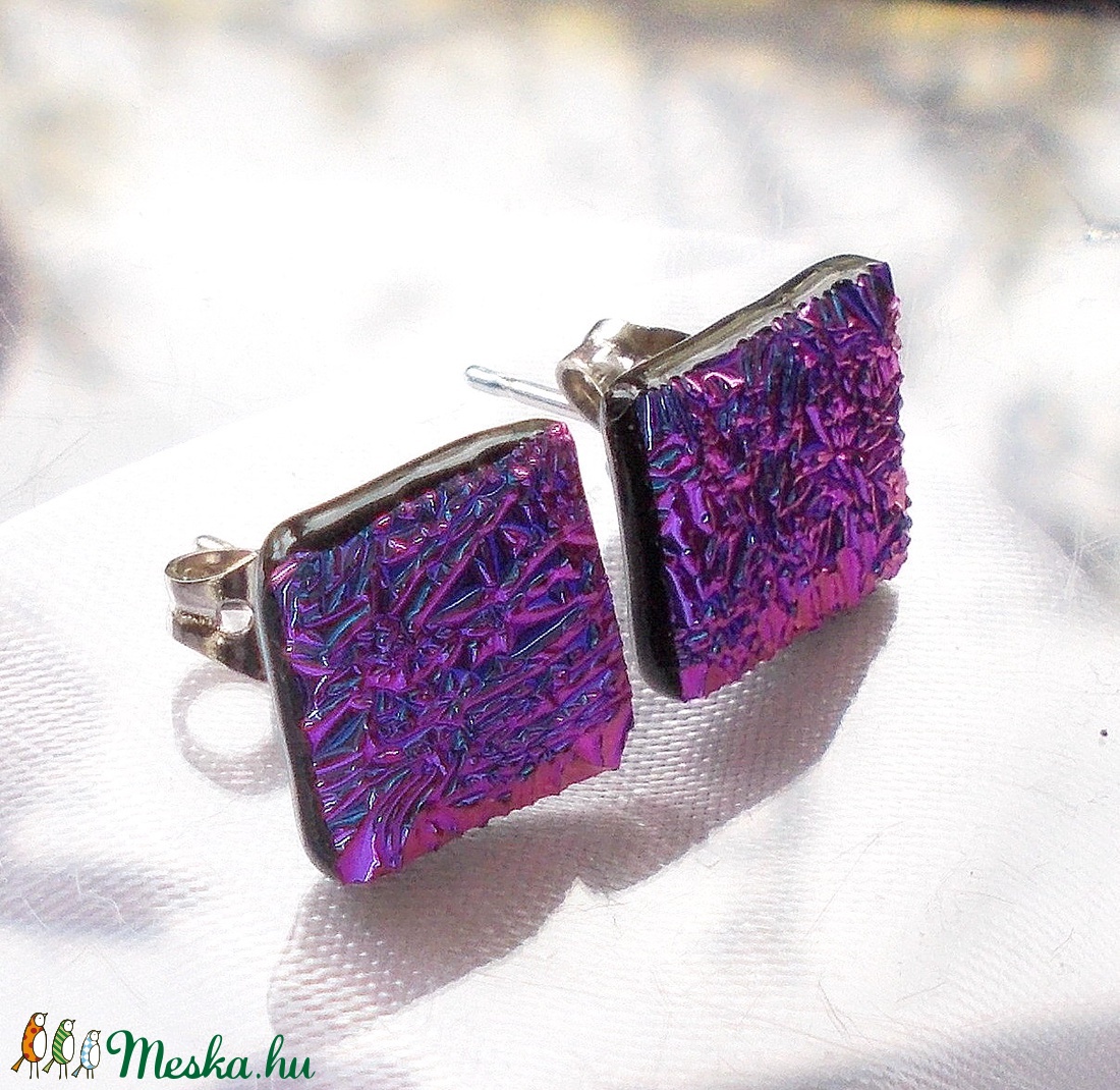 Bíborfény dichroic stiftes fülbevaló, ajándék névnapra, születésnapra. - ékszer - fülbevaló - Meska.hu Bíborfény dichroic stiftes fülbevaló, ajándék névnapra, születésnapra. - ékszer - fülbevaló - Meska.hu