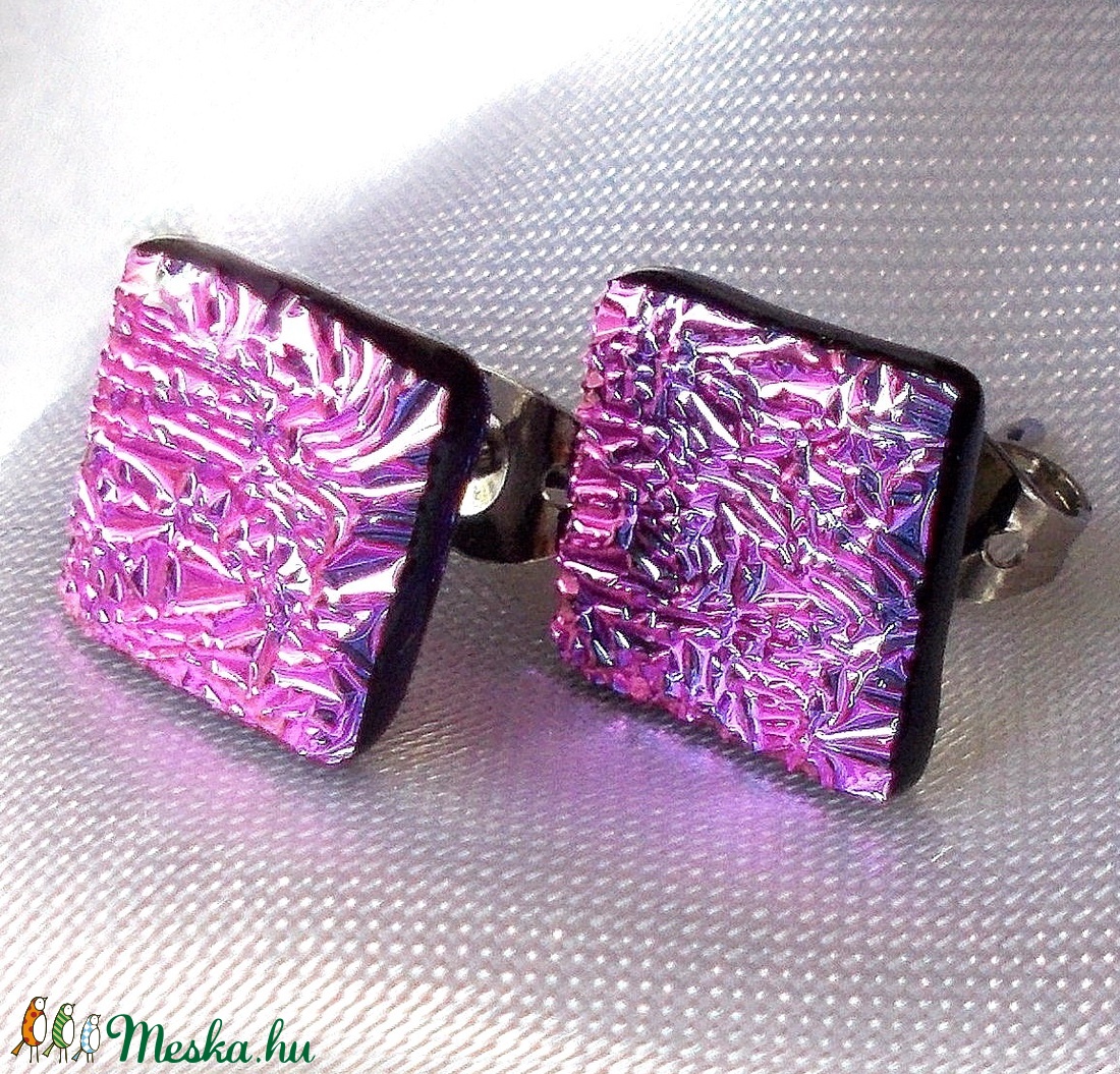 Bíborfény dichroic stiftes fülbevaló, ajándék névnapra, születésnapra. - ékszer - fülbevaló - Meska.hu Bíborfény dichroic stiftes fülbevaló, ajándék névnapra, születésnapra. - ékszer - fülbevaló - Meska.hu