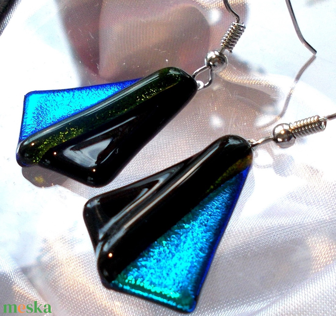 Dichroic duó trendi fülbevaló, ajándék névnapra, születésnapra. - ékszer - fülbevaló - lógó fülbevaló - Meska.hu Dichroic duó trendi fülbevaló, ajándék névnapra, születésnapra. - ékszer - fülbevaló - lógó fülbevaló - Meska.hu