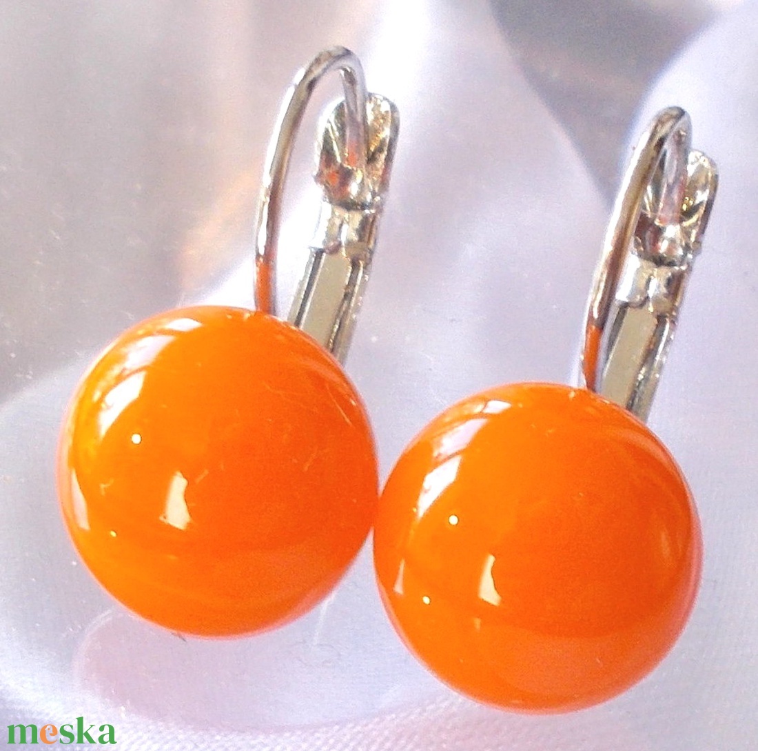 AKCIÓ! Narancs színű üveg fülbevaló, ajándék nőknek névnapra, születésnapra.  - ékszer - fülbevaló - pötty fülbevaló - Meska.hu