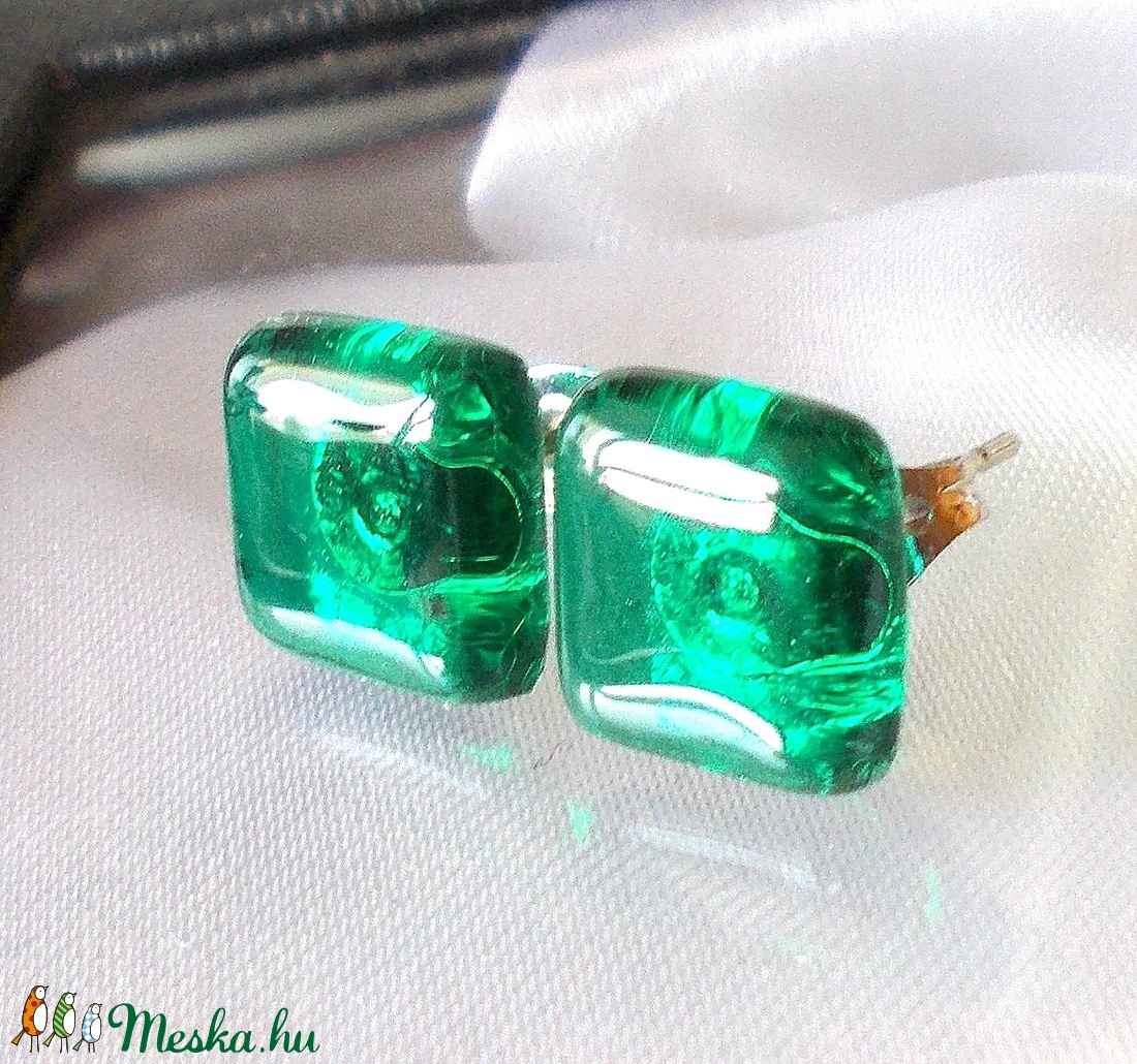 Smaragd üveg fülbevaló, ajándék  névnapra, születésnapra. - ékszer - fülbevaló - Meska.hu